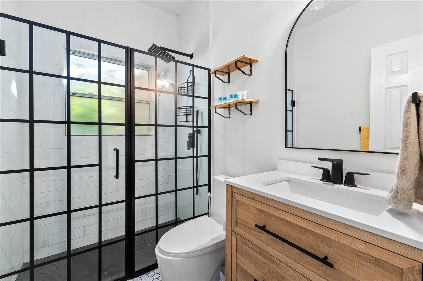 Listing photo id 17 for 1101 3rd Avenue Nw