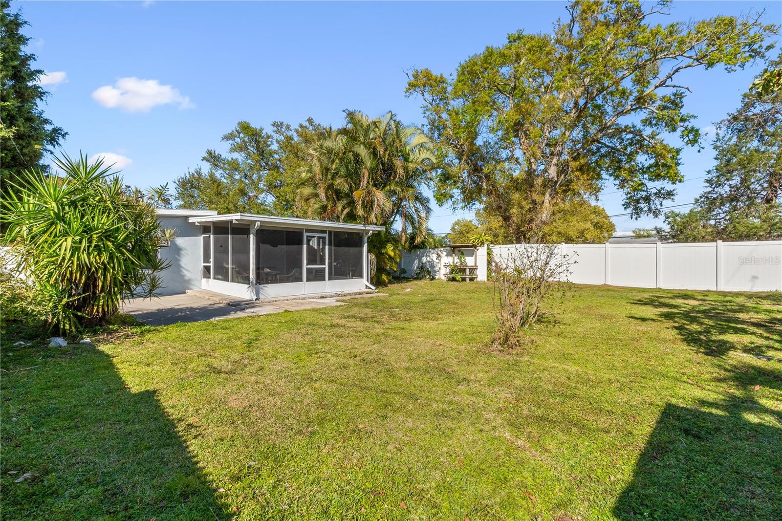 Listing photo id 27 for 1101 3rd Avenue Nw