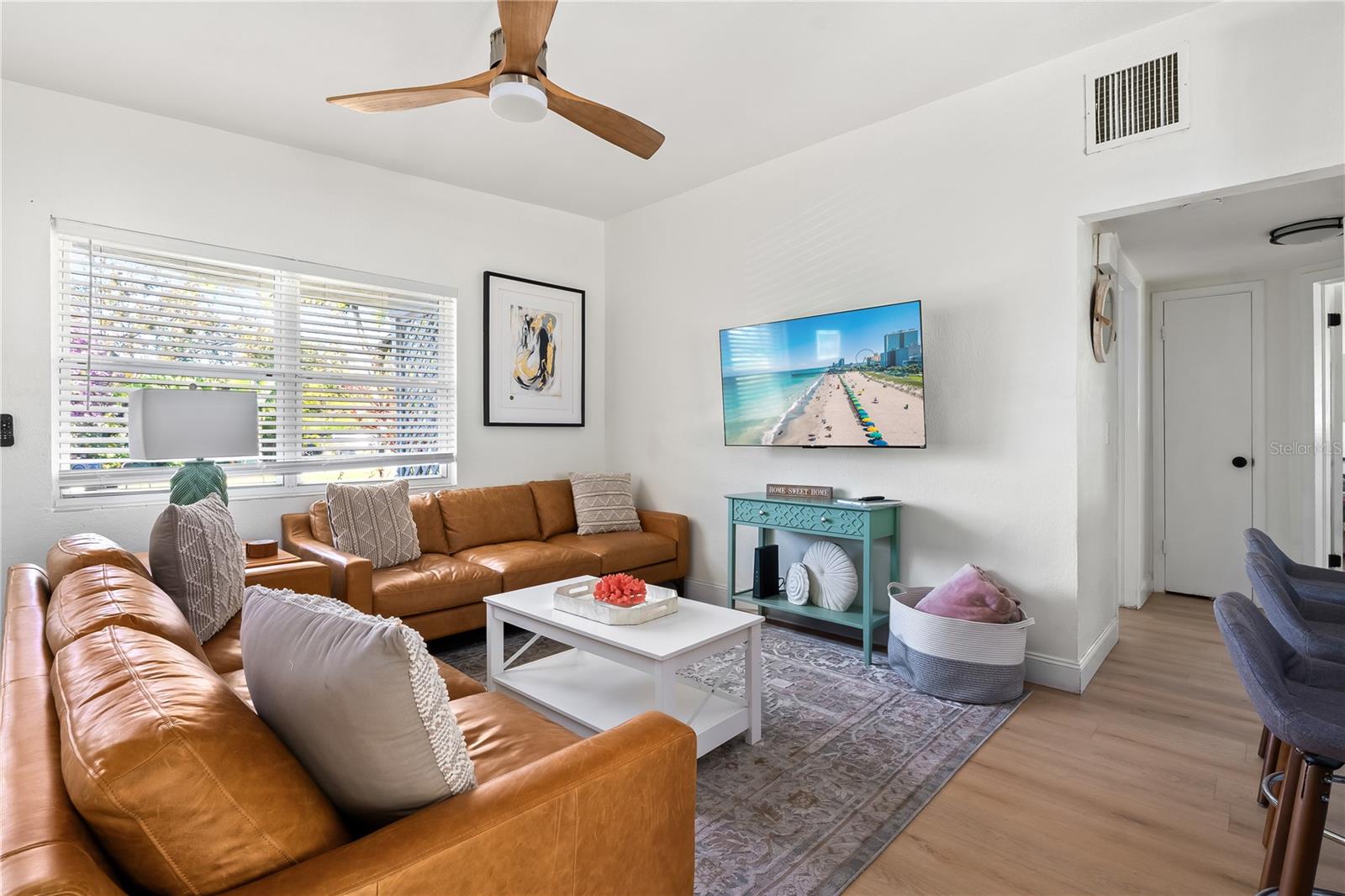 Listing photo id 2 for 1101 3rd Avenue Nw