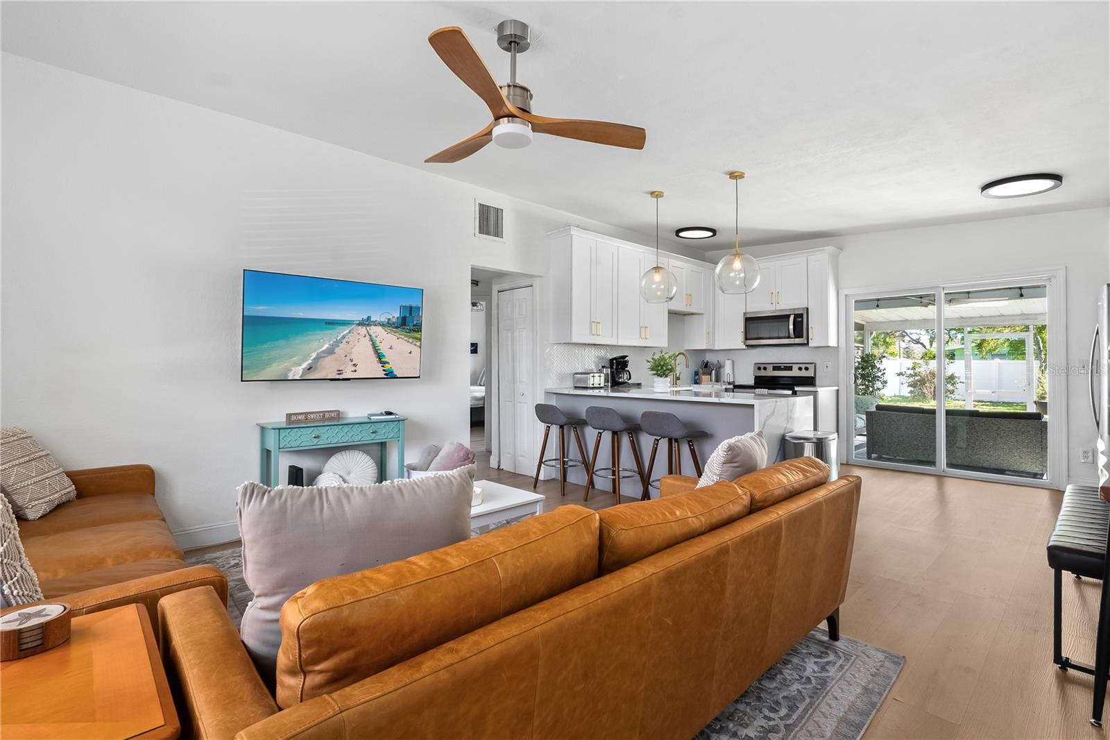 Listing photo id 5 for 1101 3rd Avenue Nw