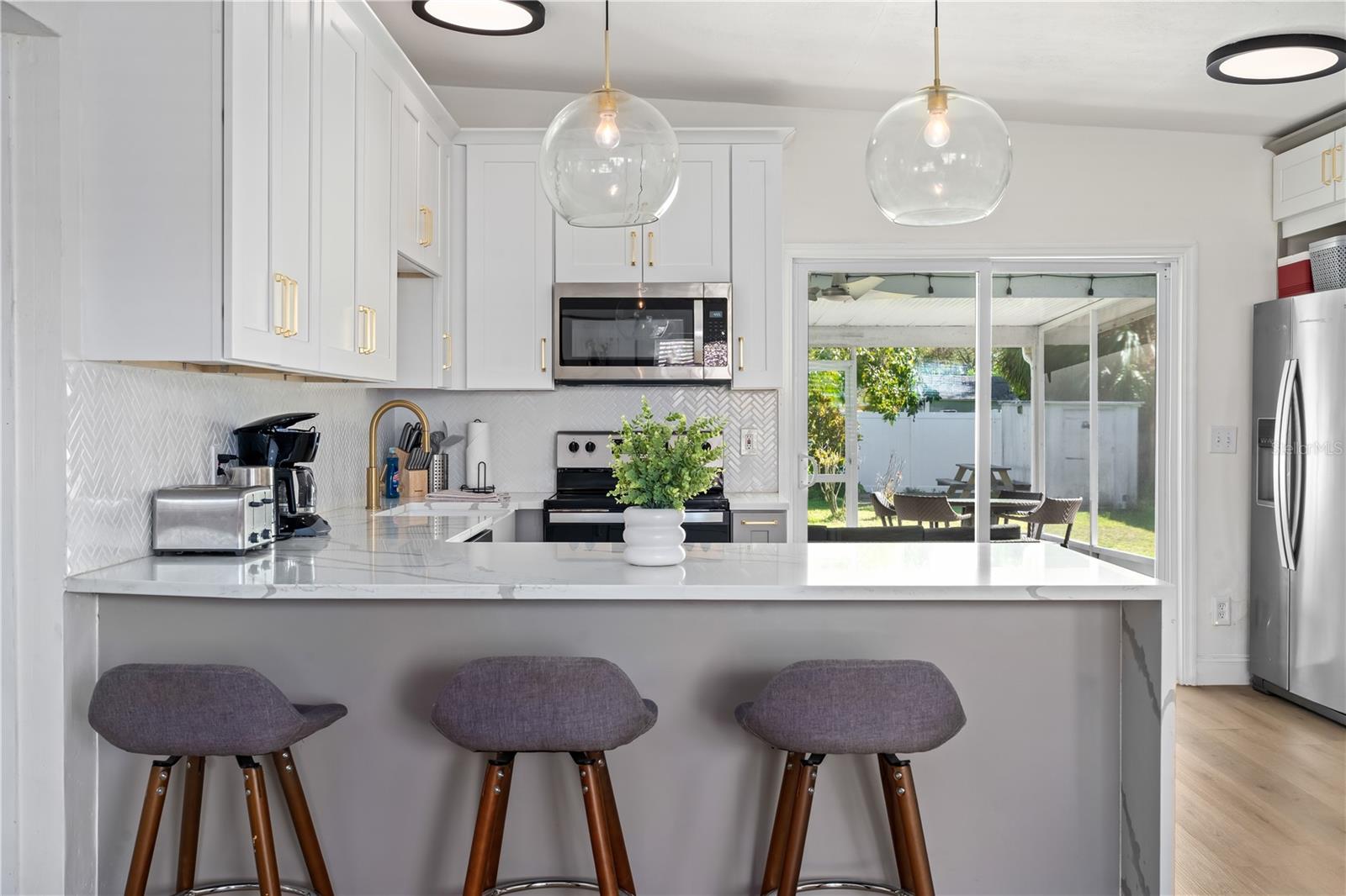 Listing photo id 6 for 1101 3rd Avenue Nw