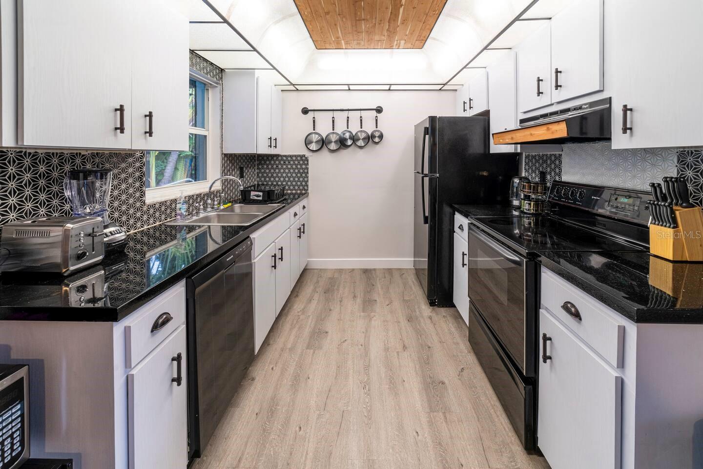 Image 2 of 30 For 574 6th Avenue Se