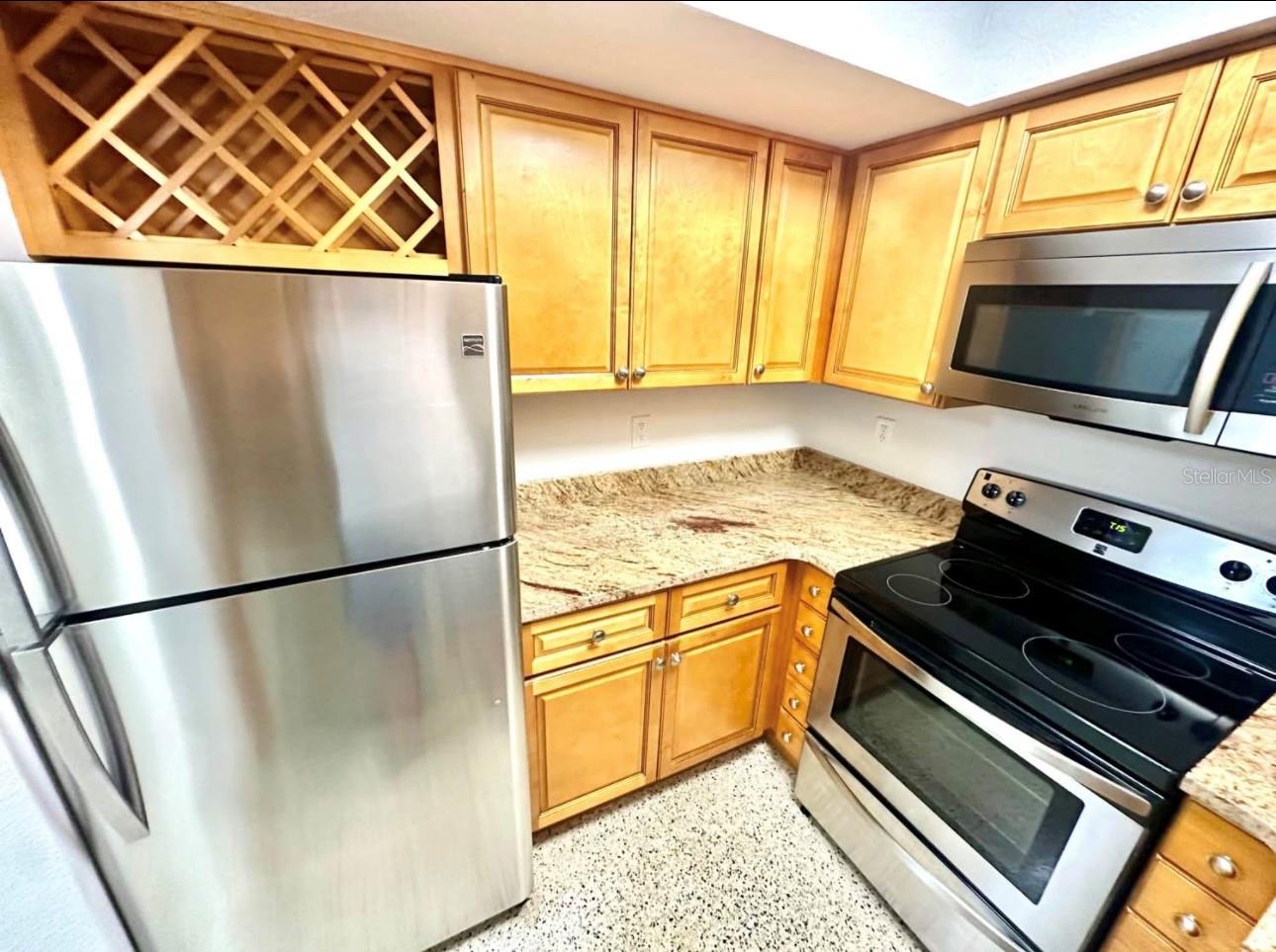 Listing photo id 10 for 4200 1st Street N