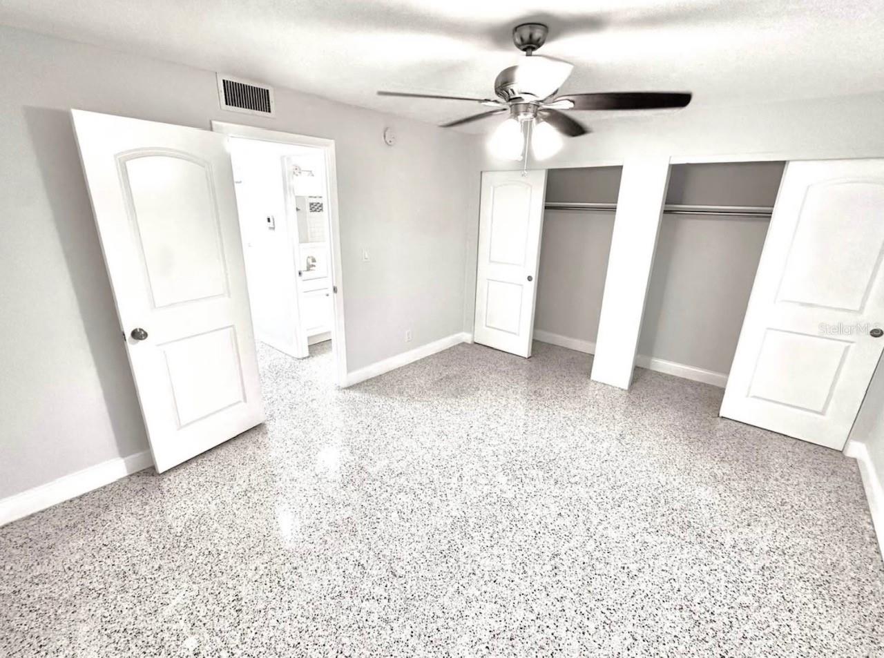 Listing photo id 14 for 4200 1st Street N