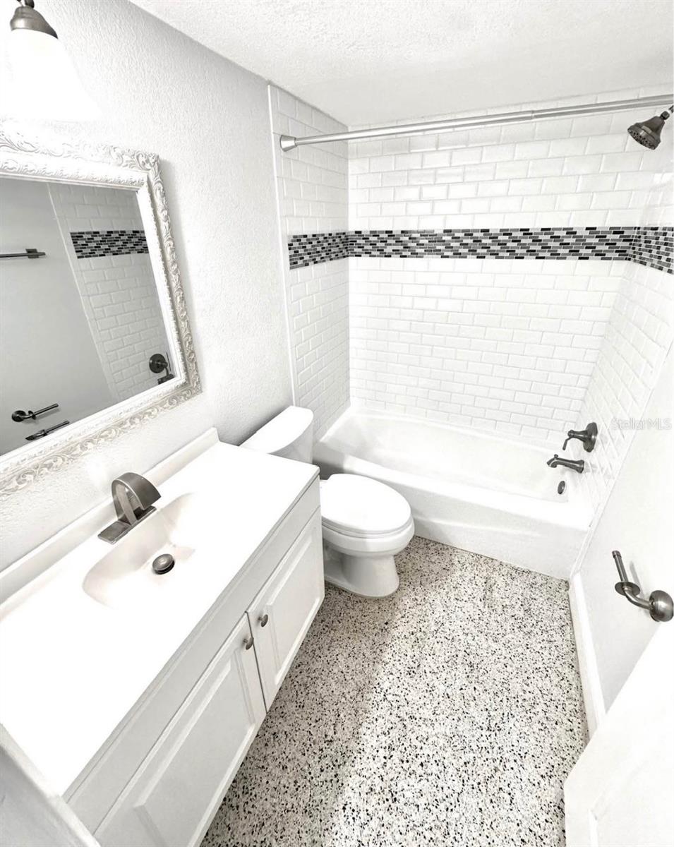 Listing photo id 16 for 4200 1st Street N