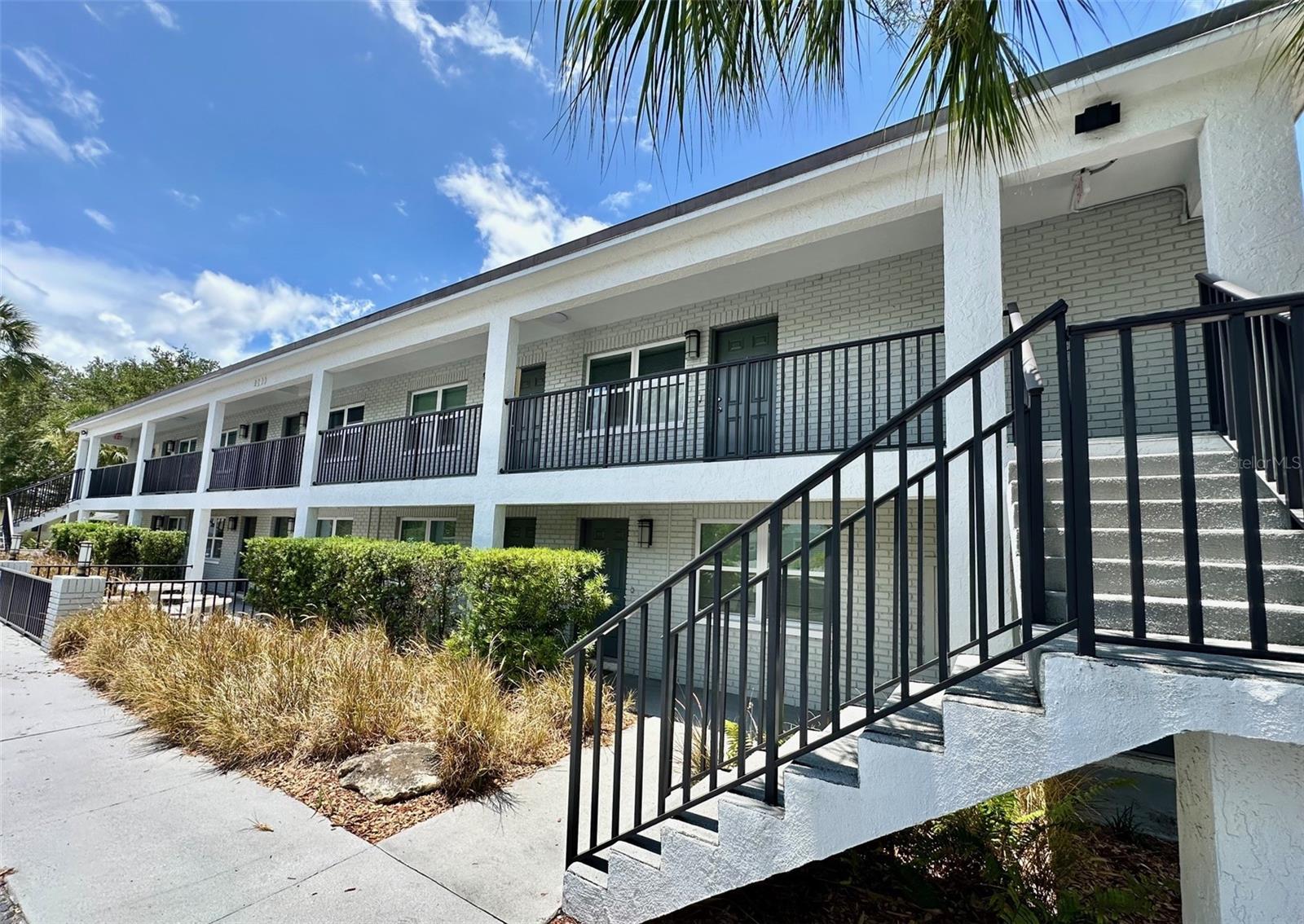 Listing photo id 2 for 4200 1st Street N