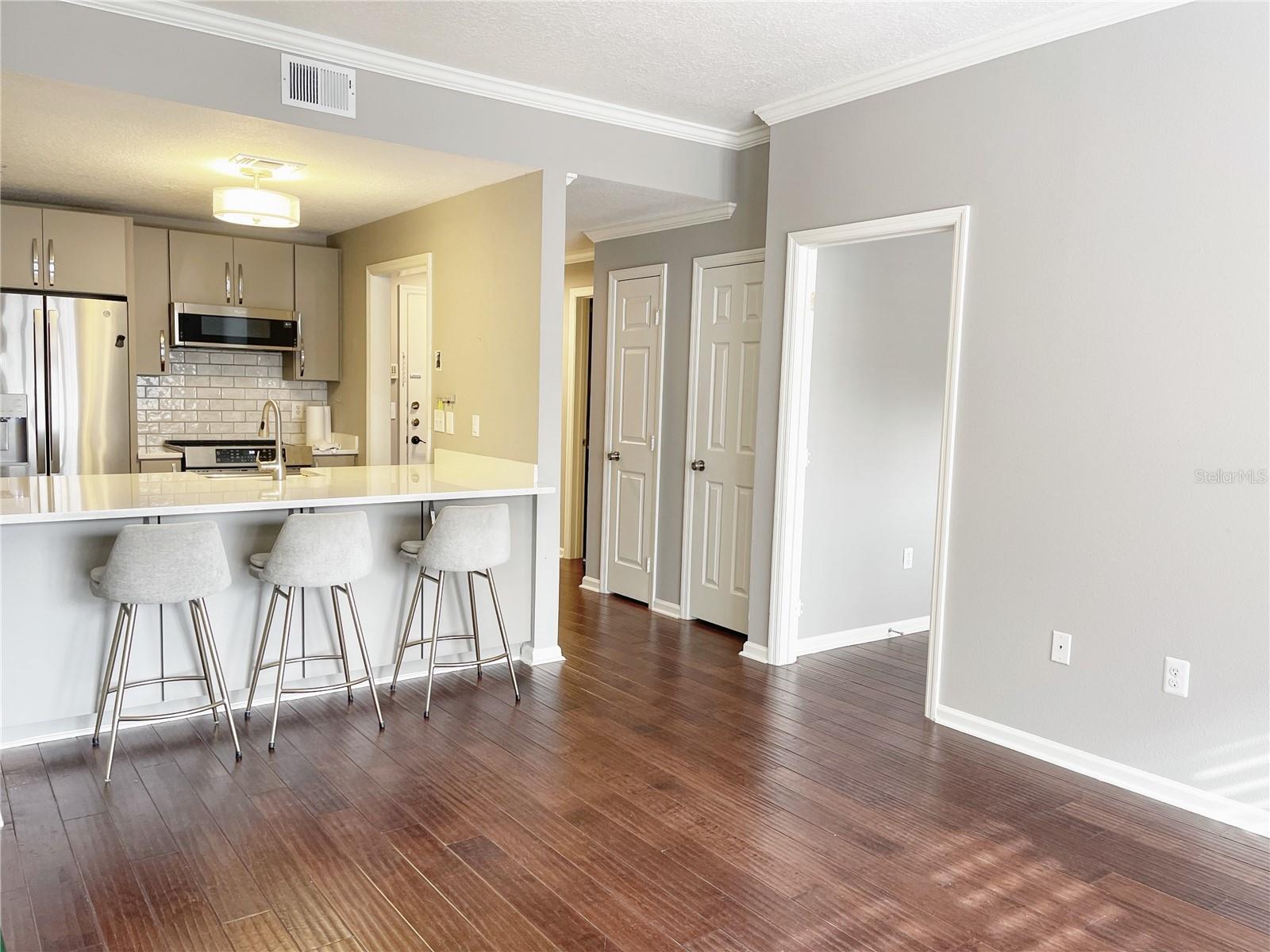 Image 2 of 26 For 800 Dakota Avenue 206