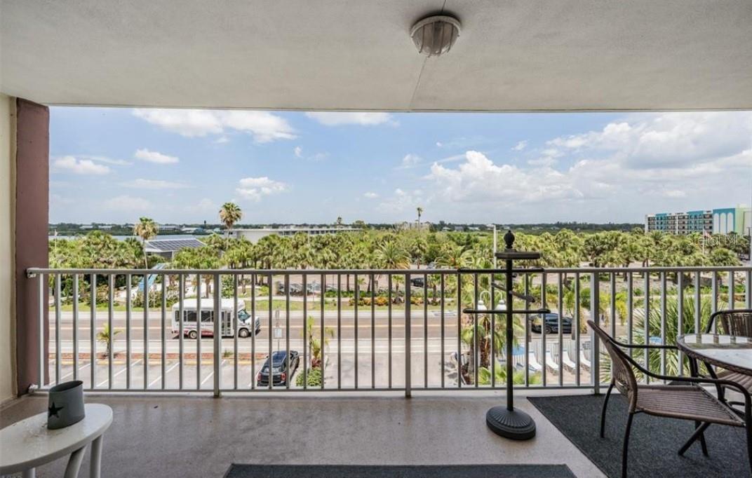 Image 21 of 35 For 19610 Gulf Boulevard 303
