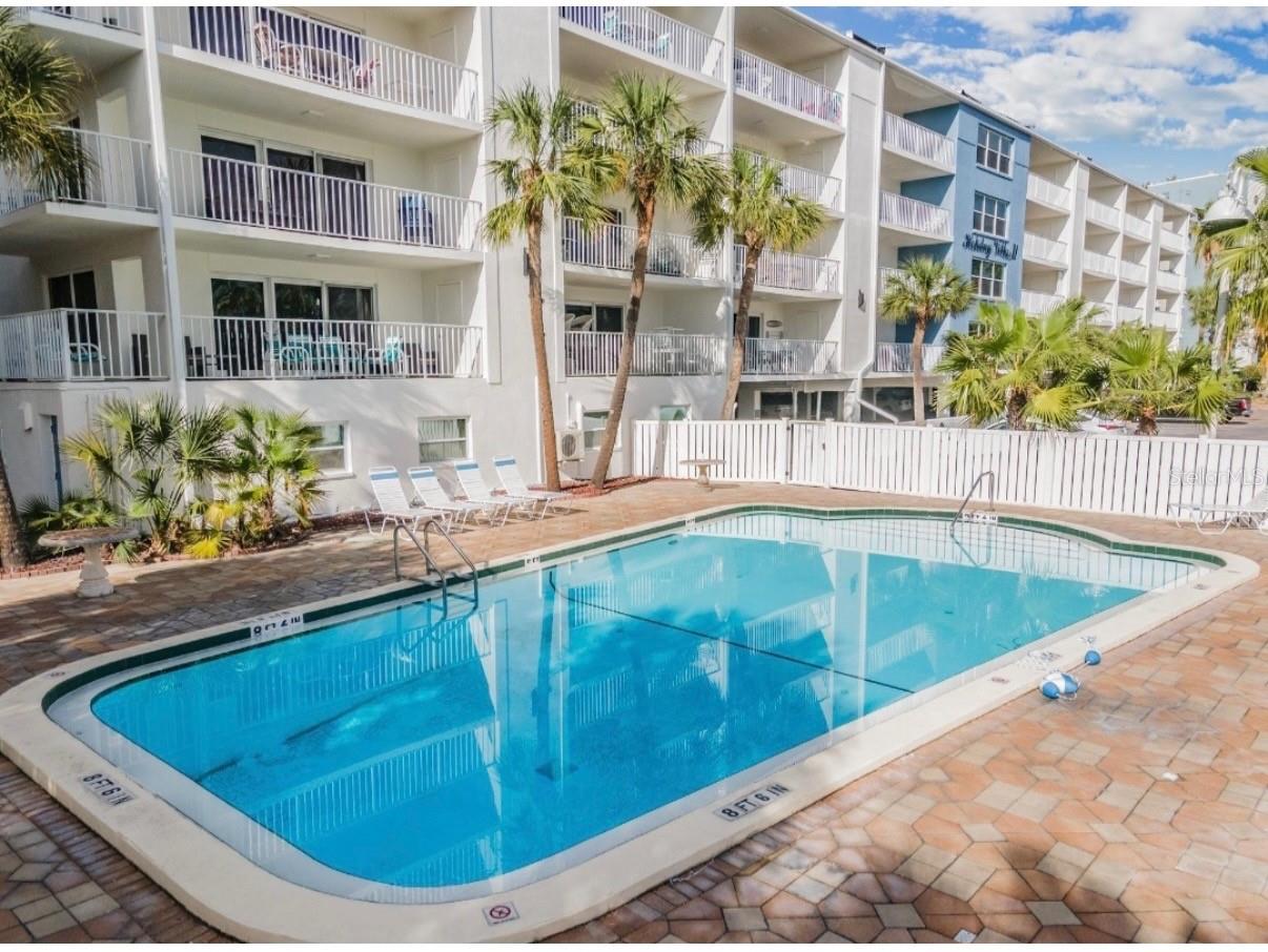 Image 30 of 35 For 19610 Gulf Boulevard 303