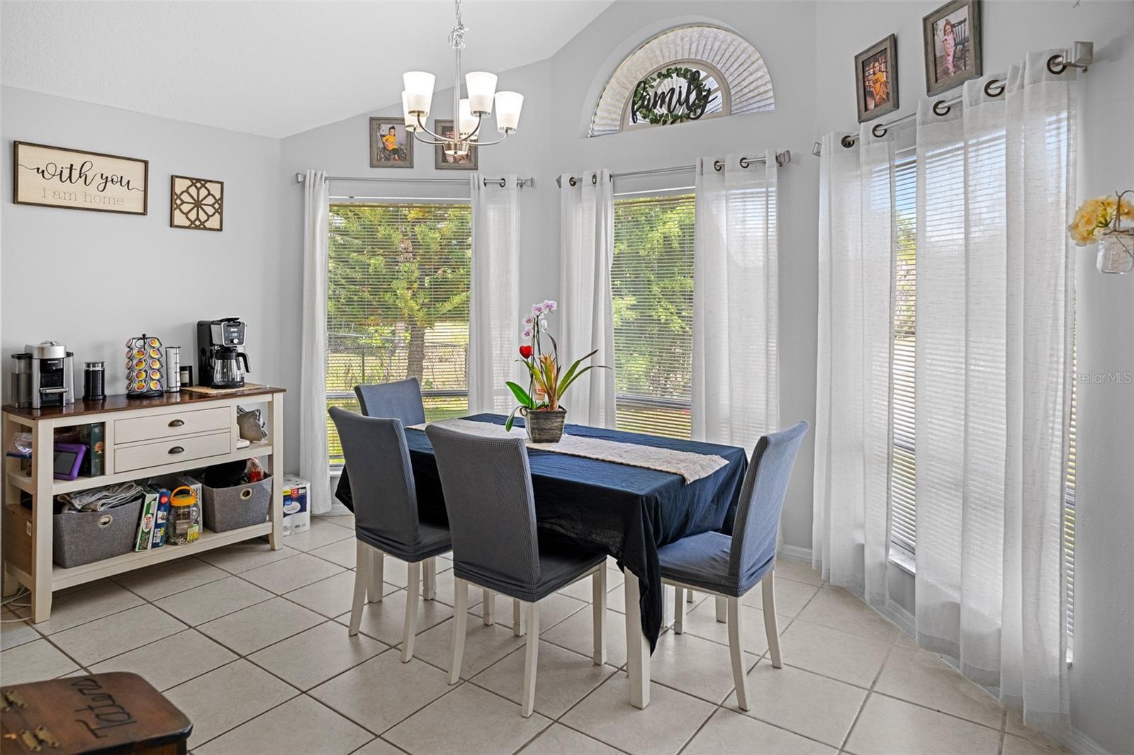 Listing photo id 12 for 8712 Ashbury Drive