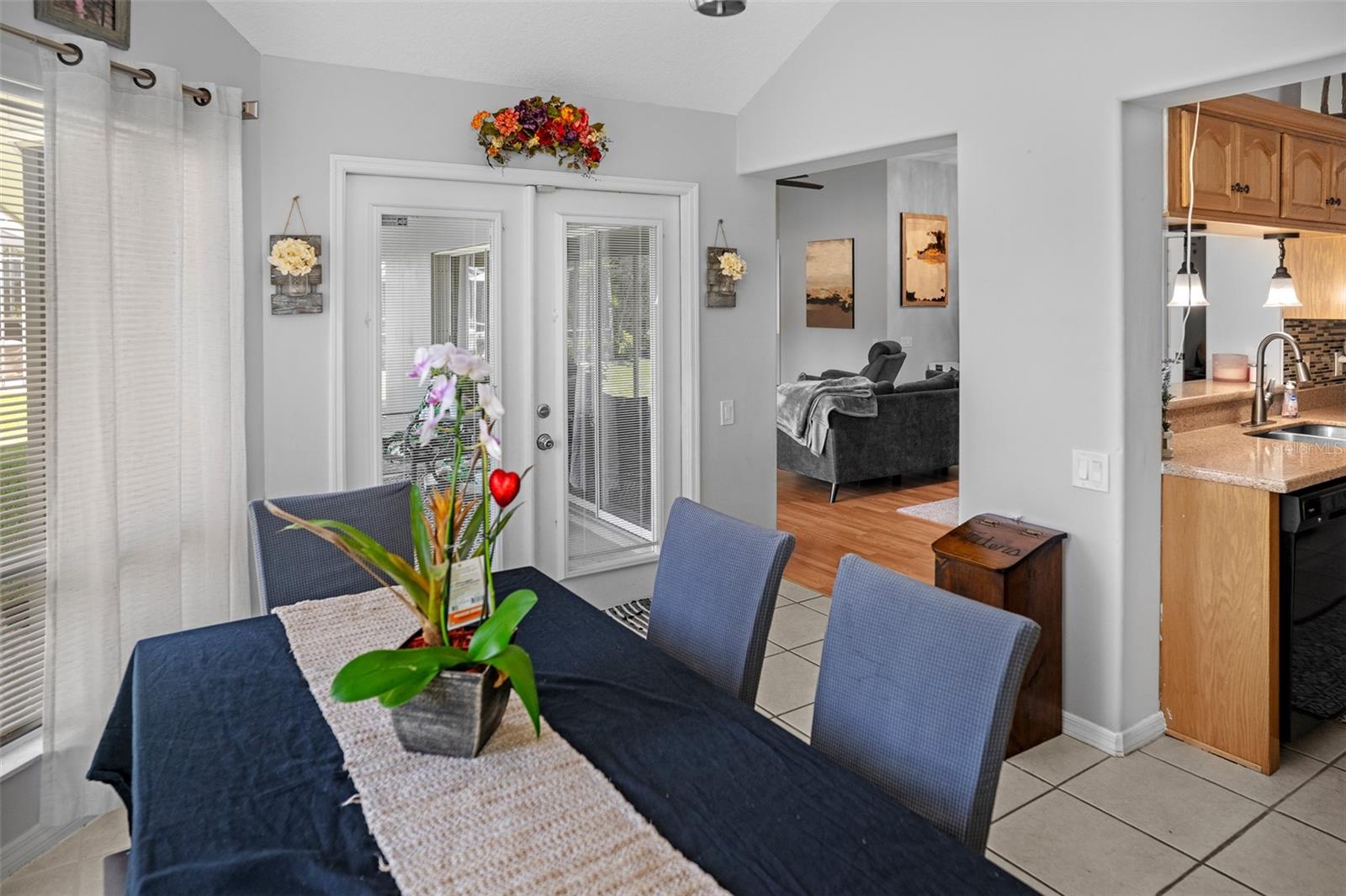 Listing photo id 13 for 8712 Ashbury Drive