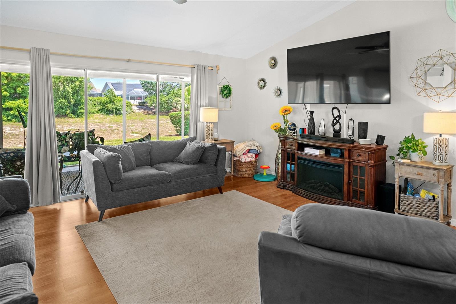 Listing photo id 0 for 8712 Ashbury Drive