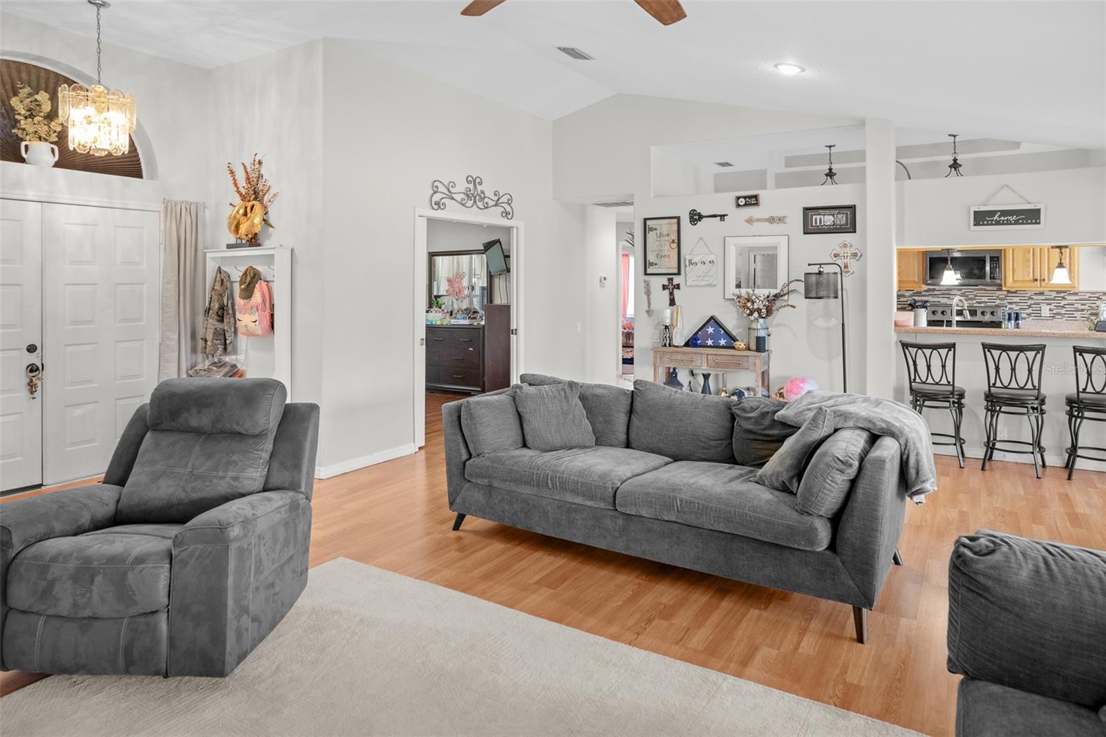 Listing photo id 1 for 8712 Ashbury Drive