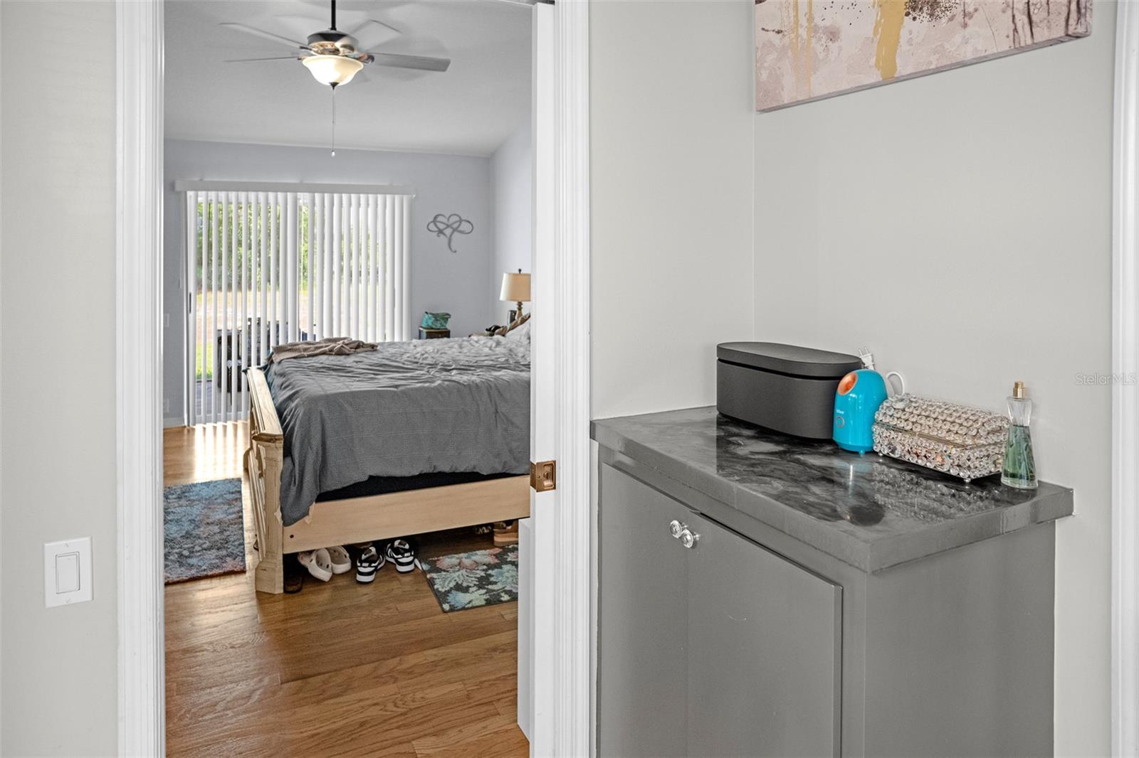 Listing photo id 5 for 8712 Ashbury Drive