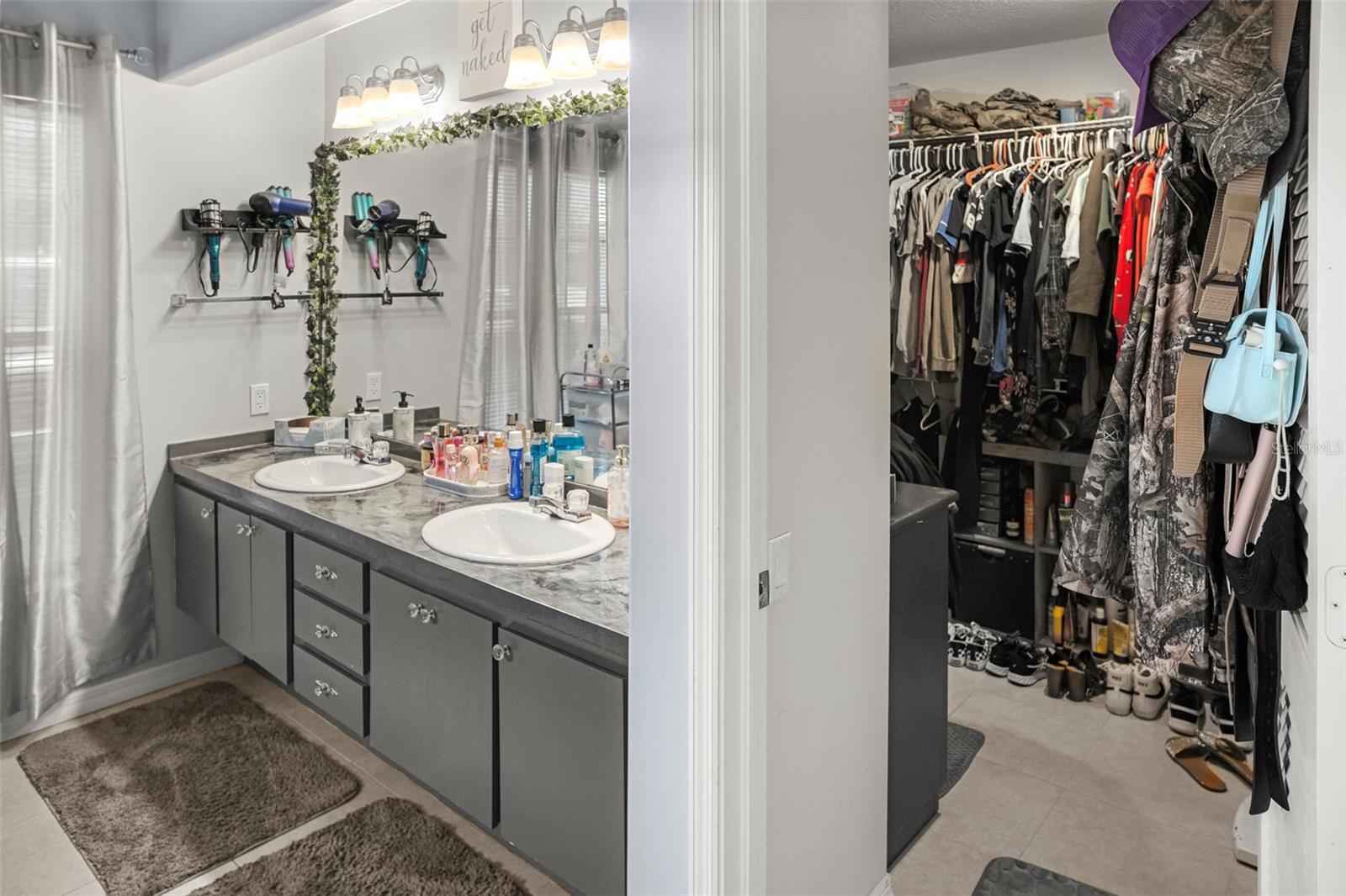 Listing photo id 6 for 8712 Ashbury Drive