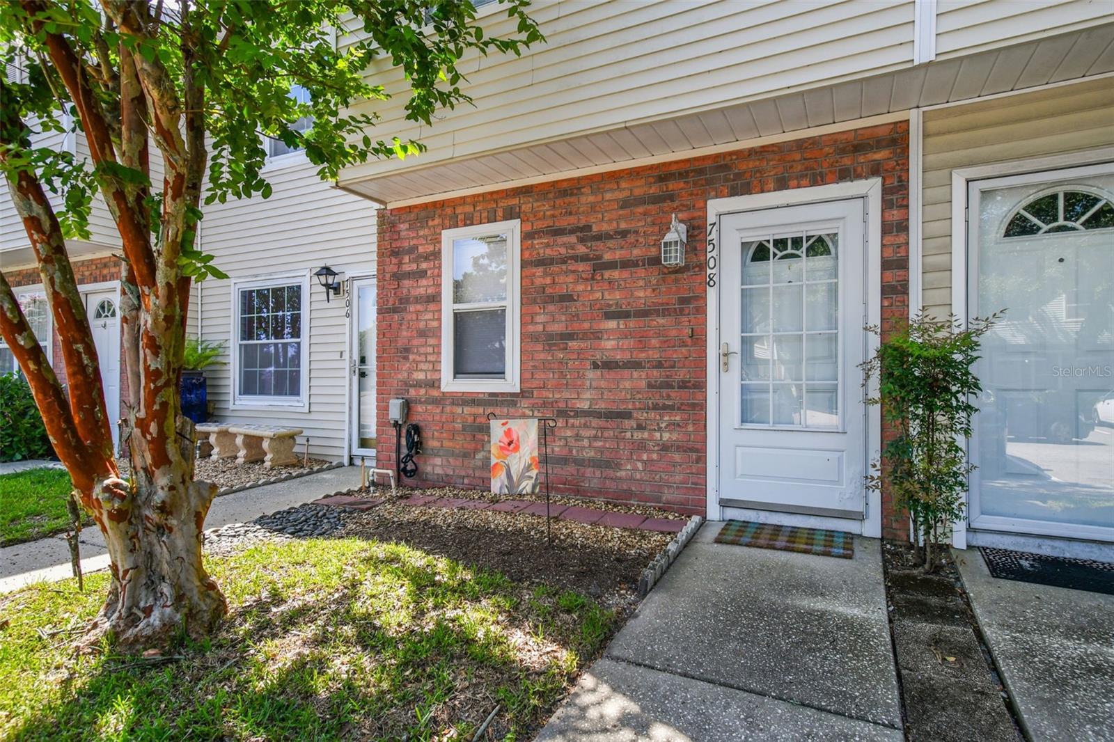 Listing photo id 0 for 7508 Hollowell Drive