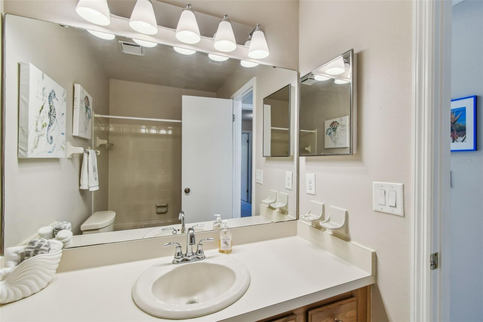 Listing photo id 21 for 7508 Hollowell Drive