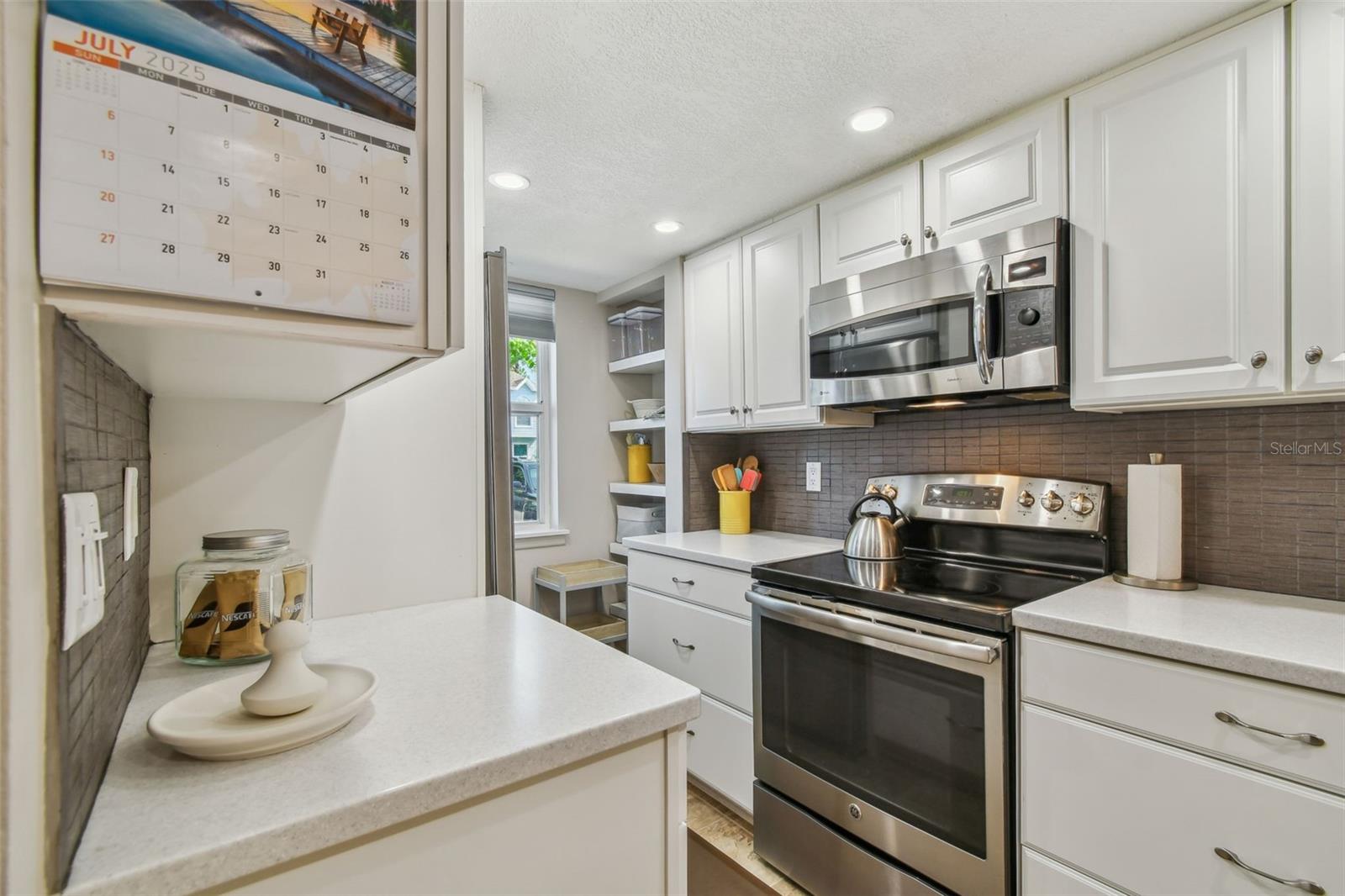 Listing photo id 1 for 7508 Hollowell Drive