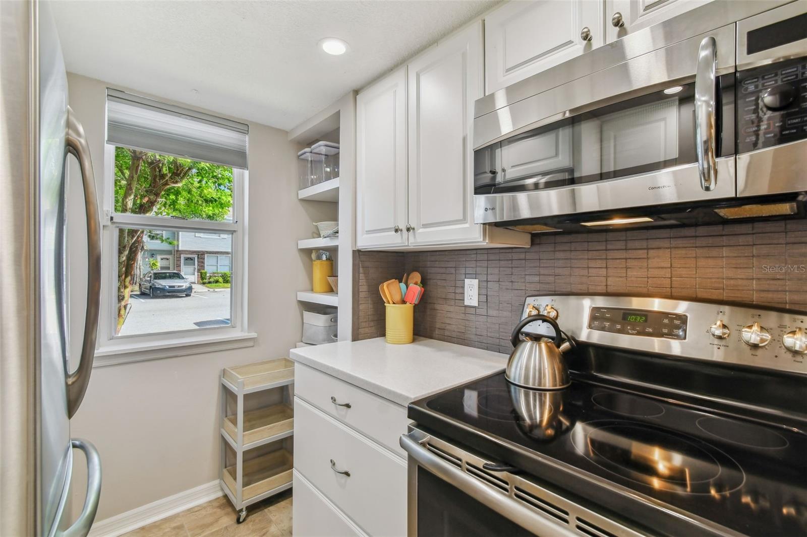 Listing photo id 2 for 7508 Hollowell Drive