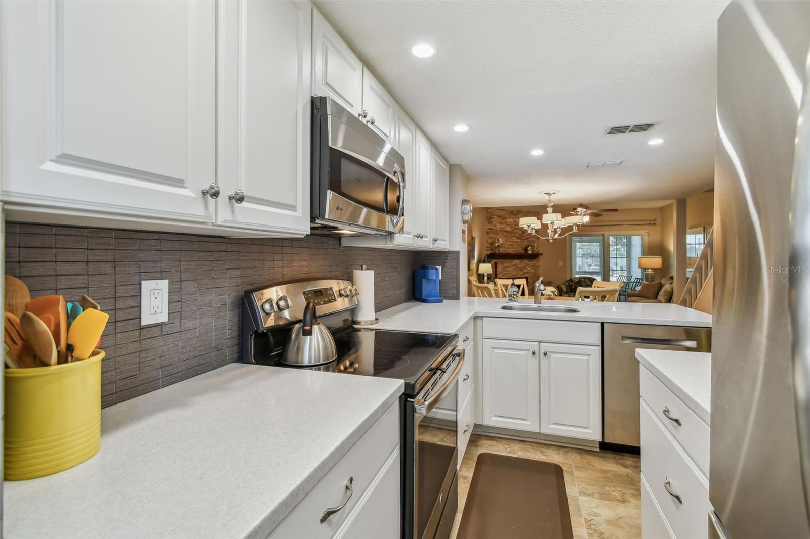 Listing photo id 4 for 7508 Hollowell Drive