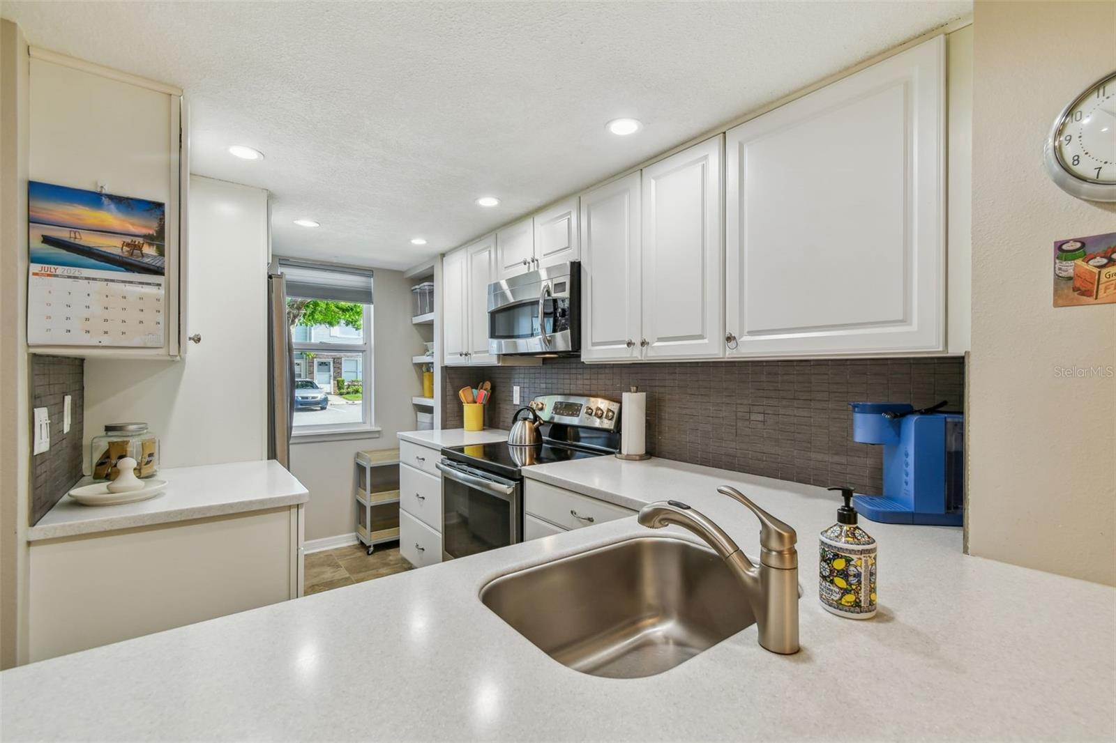 Listing photo id 5 for 7508 Hollowell Drive