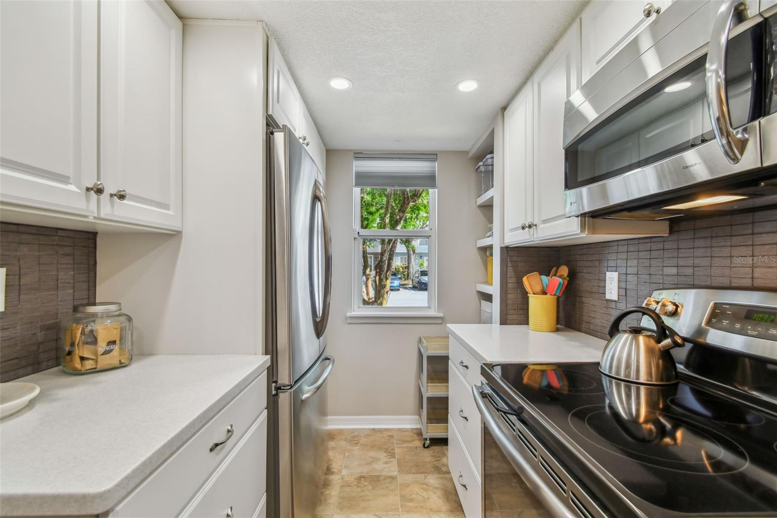Listing photo id 6 for 7508 Hollowell Drive