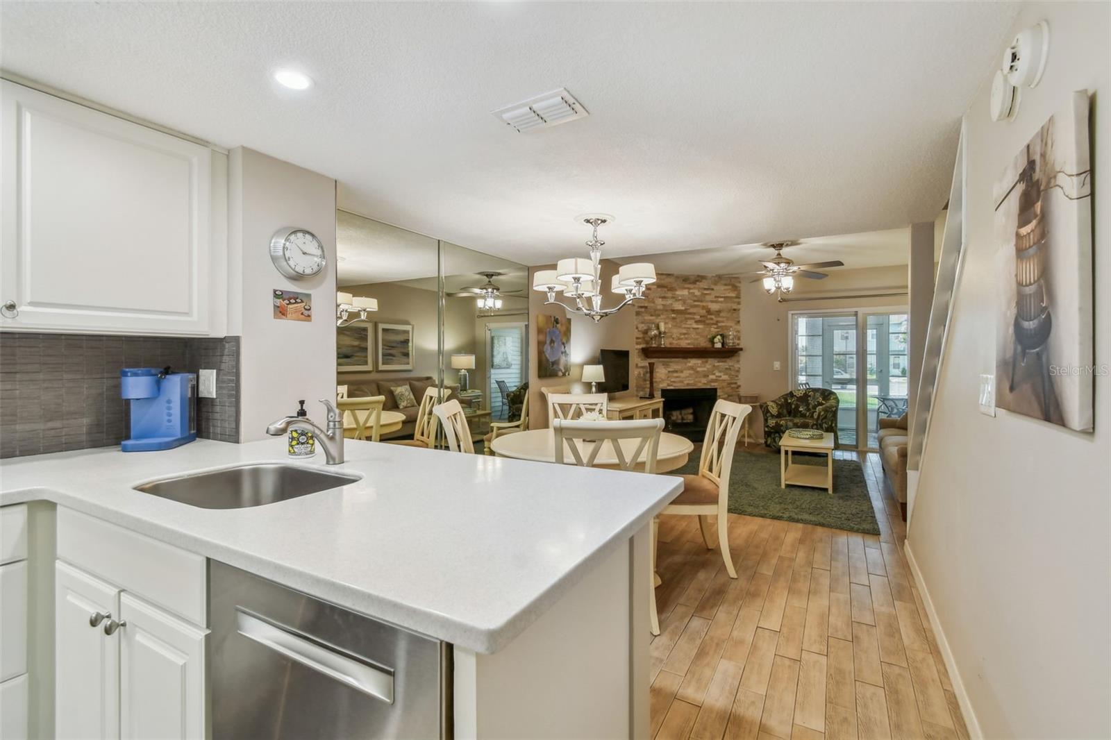 Listing photo id 7 for 7508 Hollowell Drive