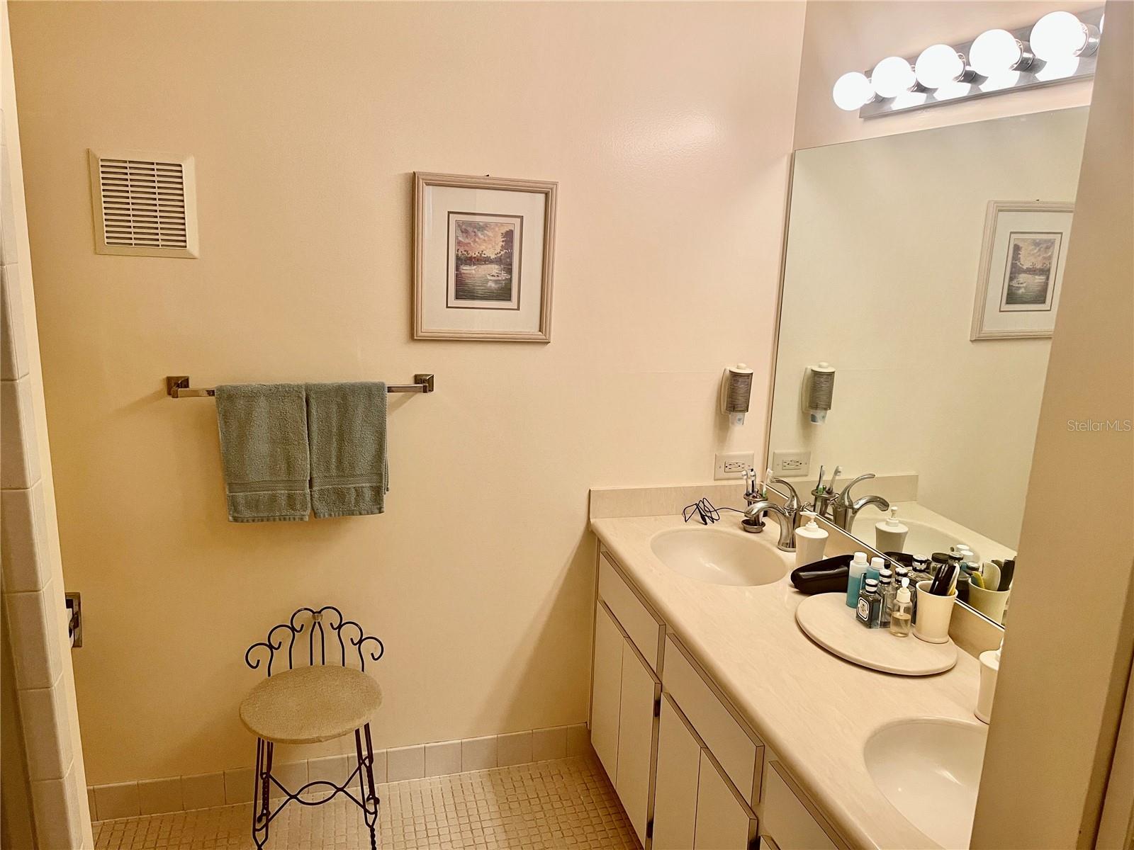 Image 15 of 52 For 2220 Spanish Drive 14