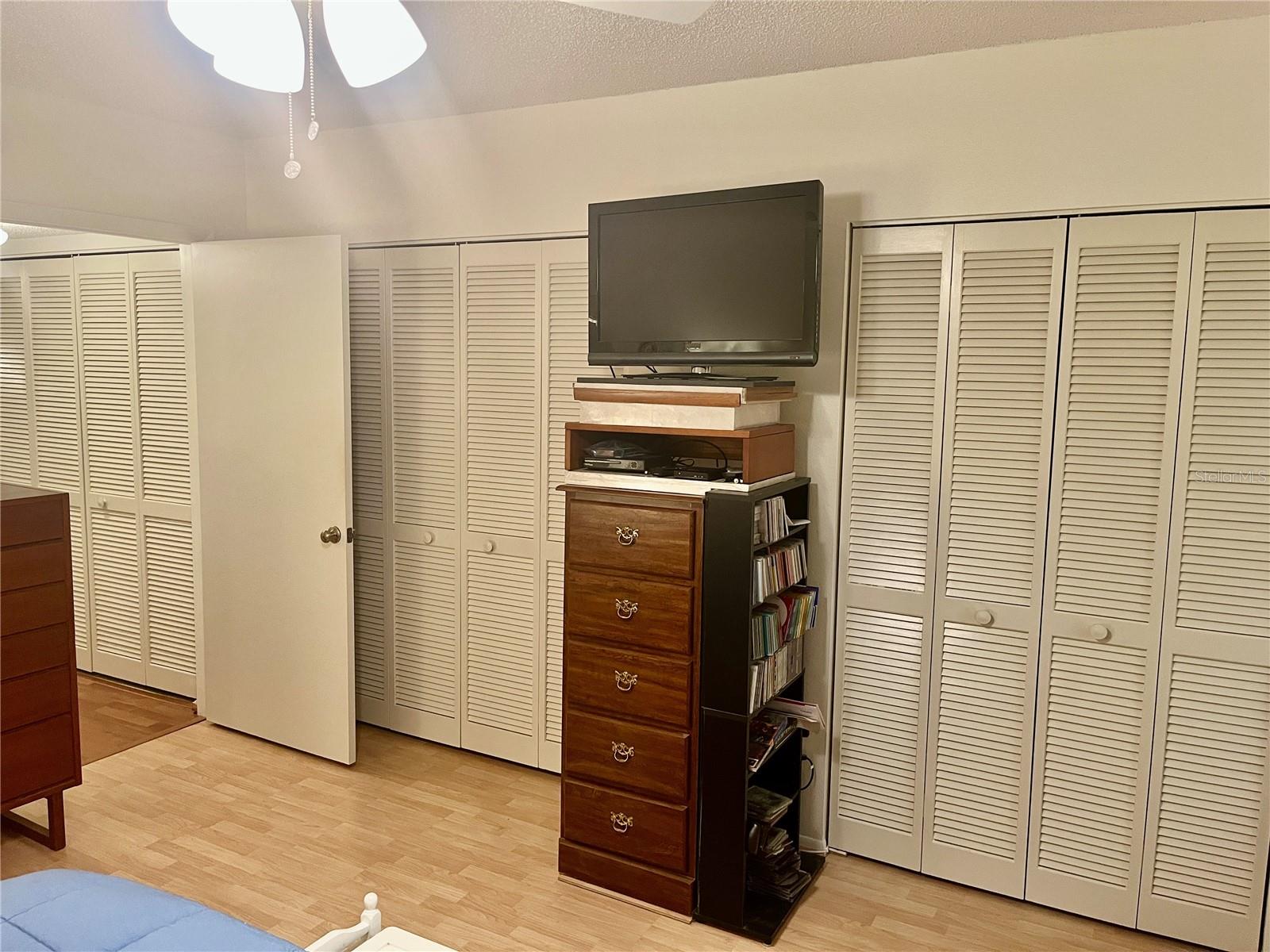 Image 19 of 52 For 2220 Spanish Drive 14