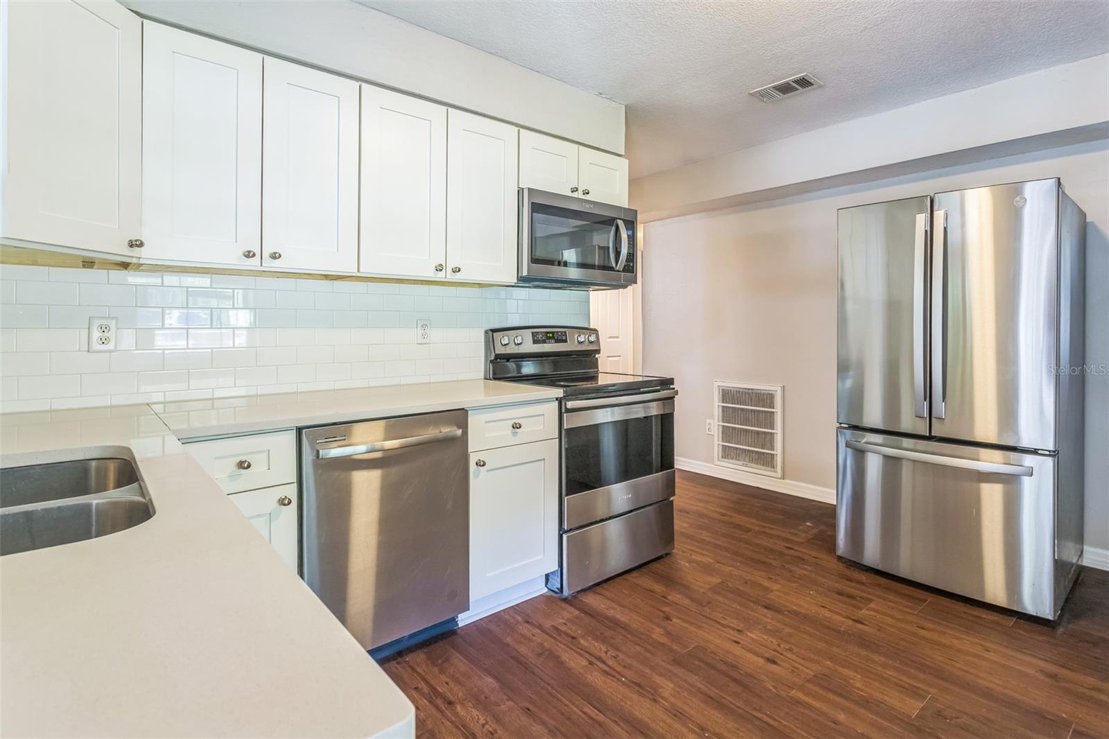 Image 13 of 36 For 4840 Herton Drive