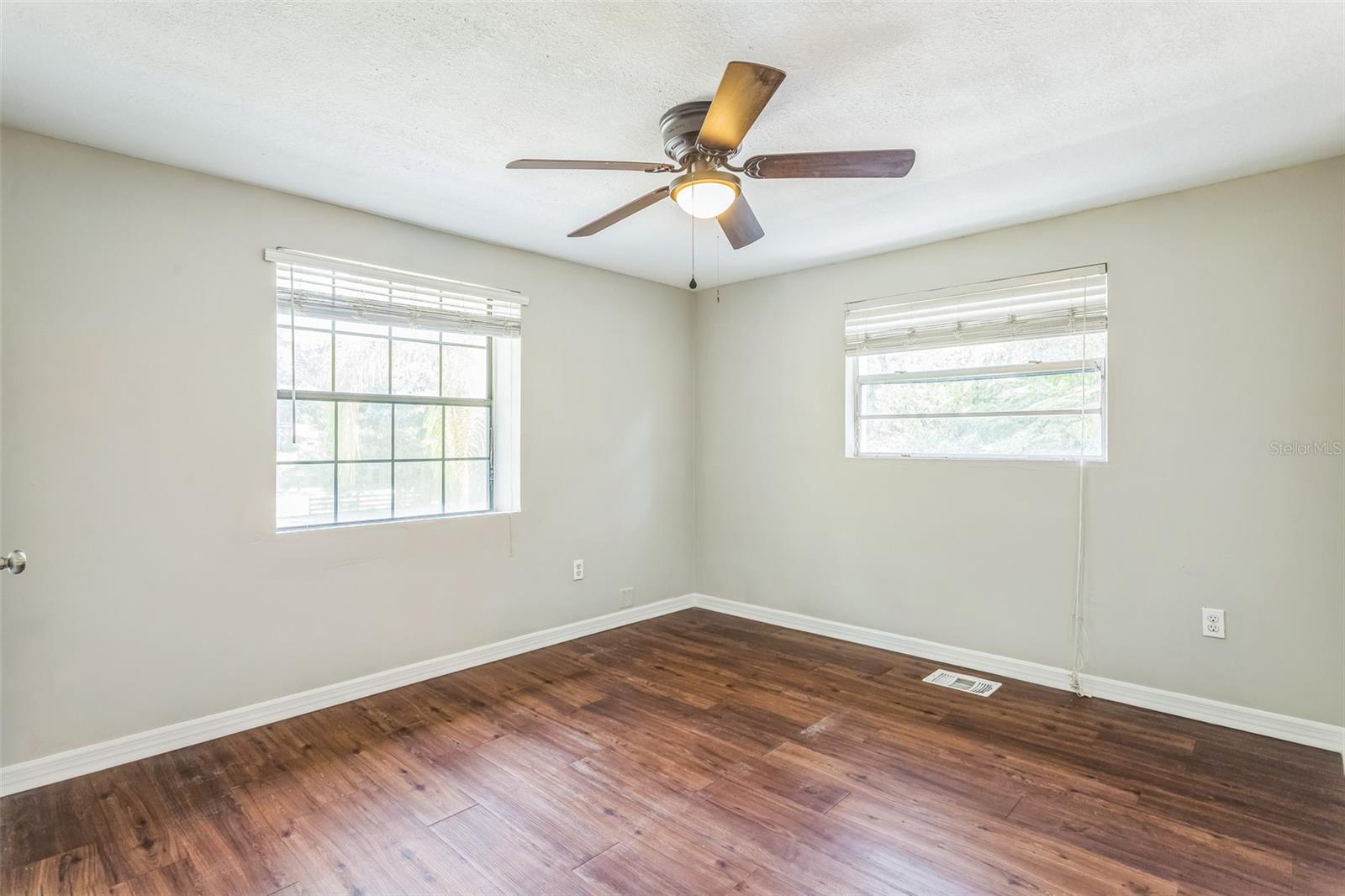 Image 21 of 36 For 4840 Herton Drive