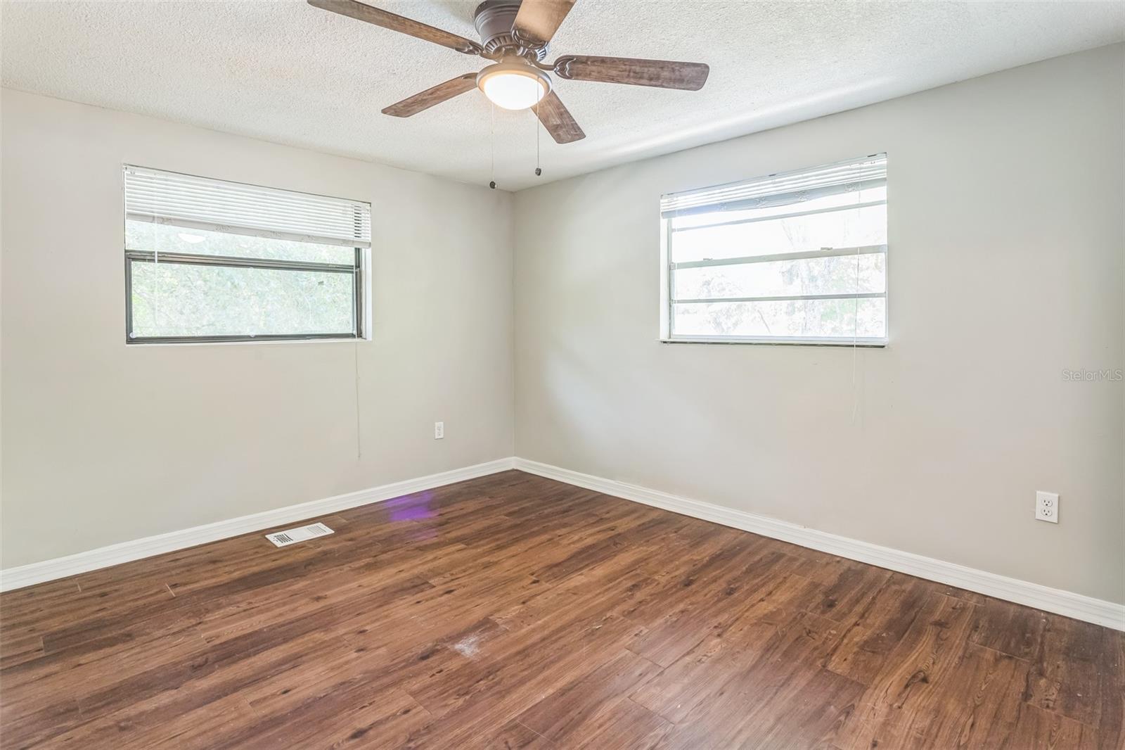 Image 22 of 36 For 4840 Herton Drive