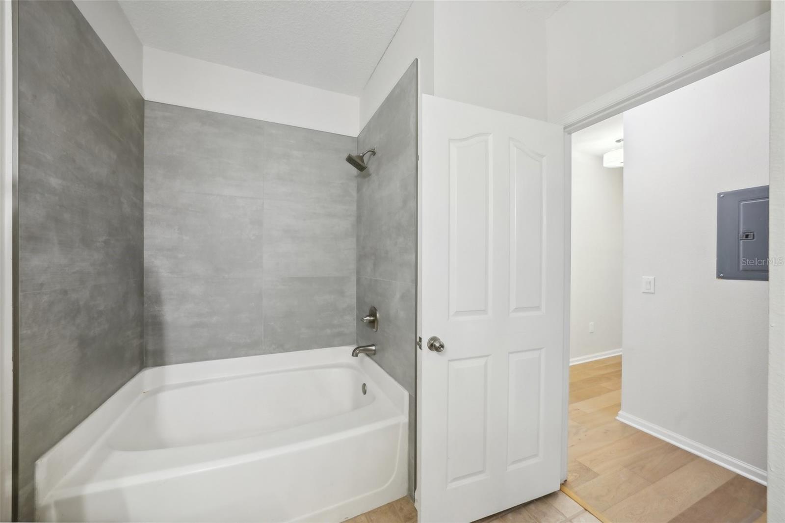 Image 17 of 28 For 4207 Dale Mabry Highway 11109
