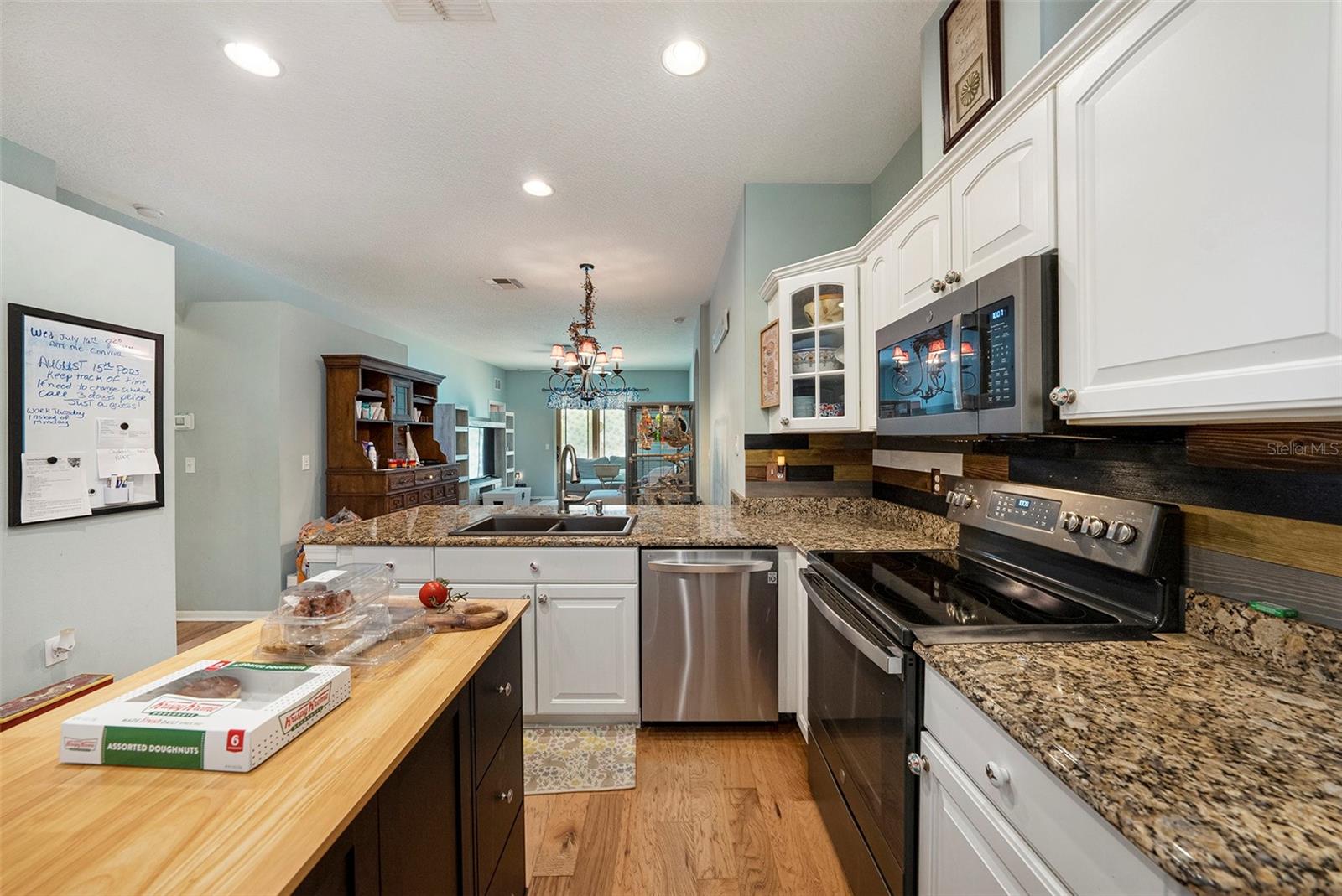 Listing photo id 11 for 8125 Spirit Court
