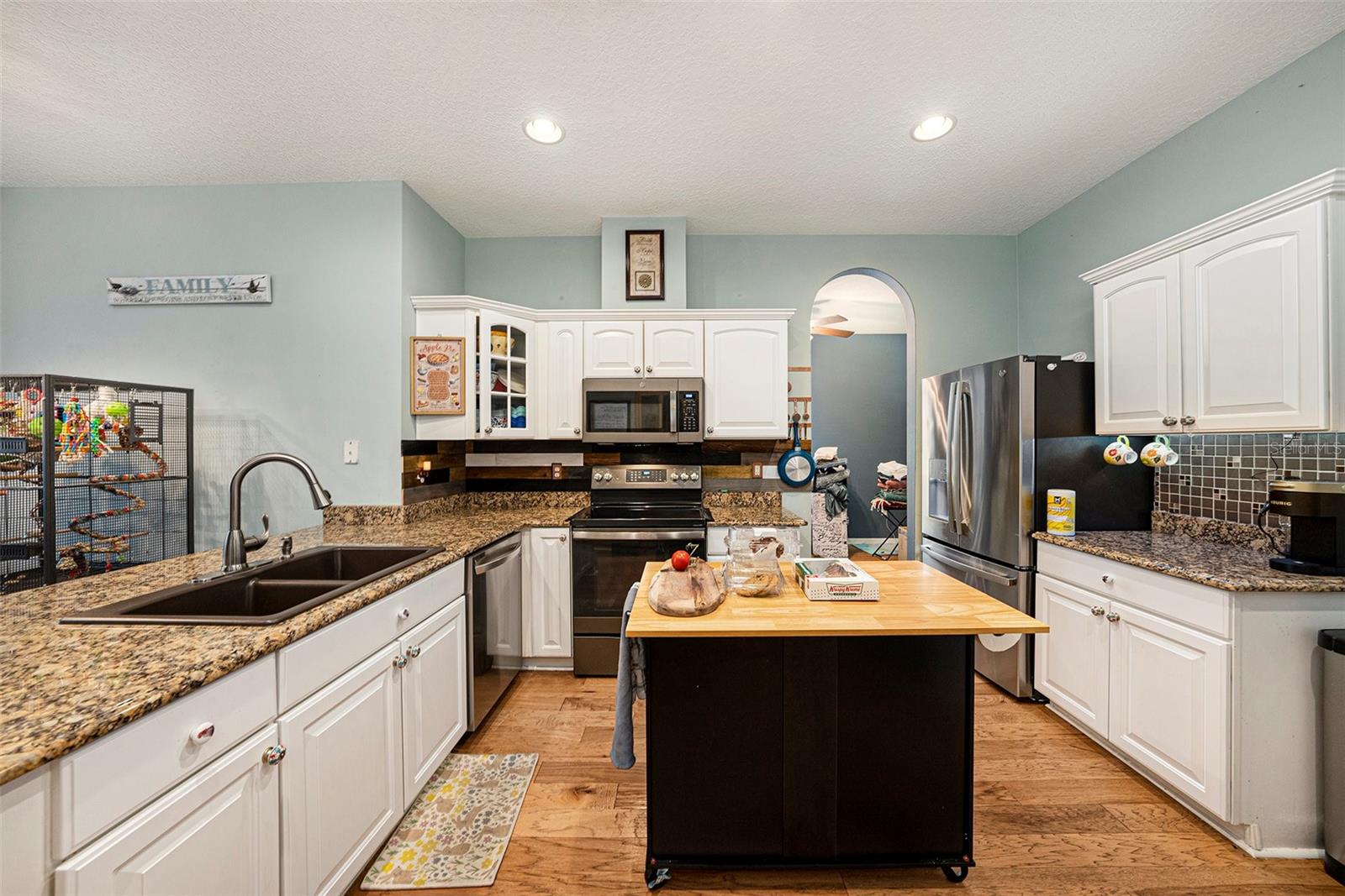 Listing photo id 12 for 8125 Spirit Court
