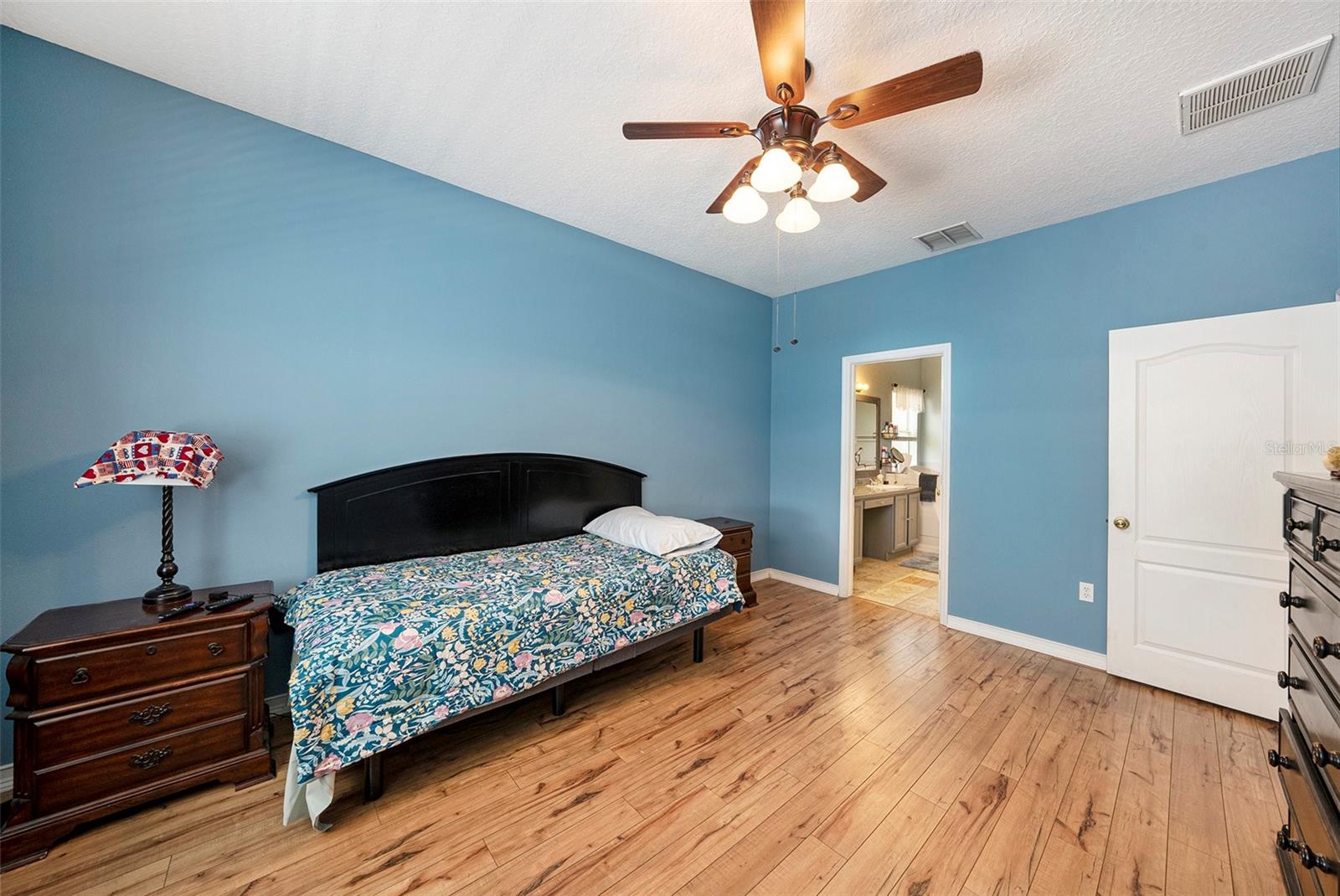 Listing photo id 16 for 8125 Spirit Court