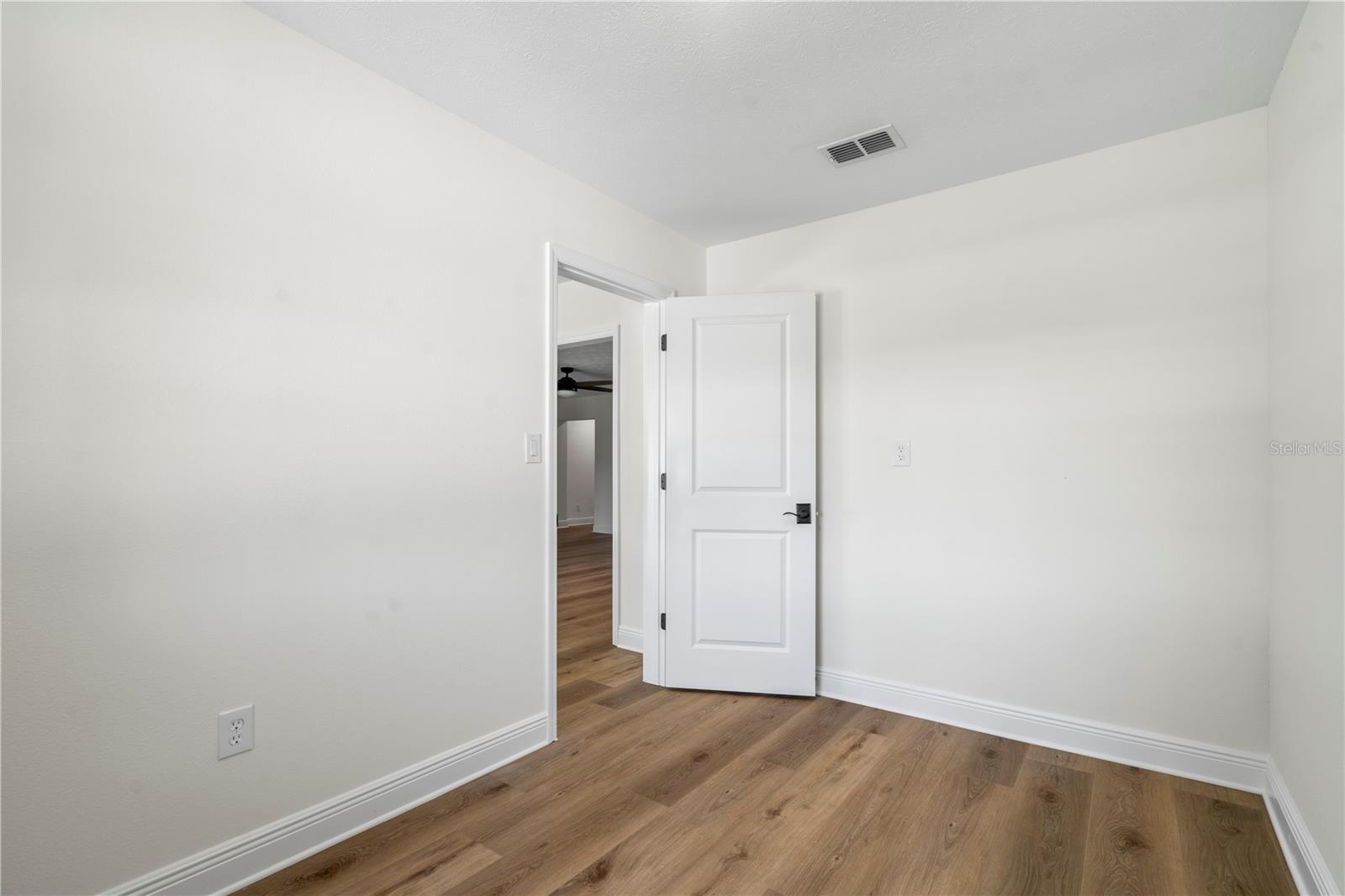 Listing photo id 8 for 404 Dickman Drive Sw