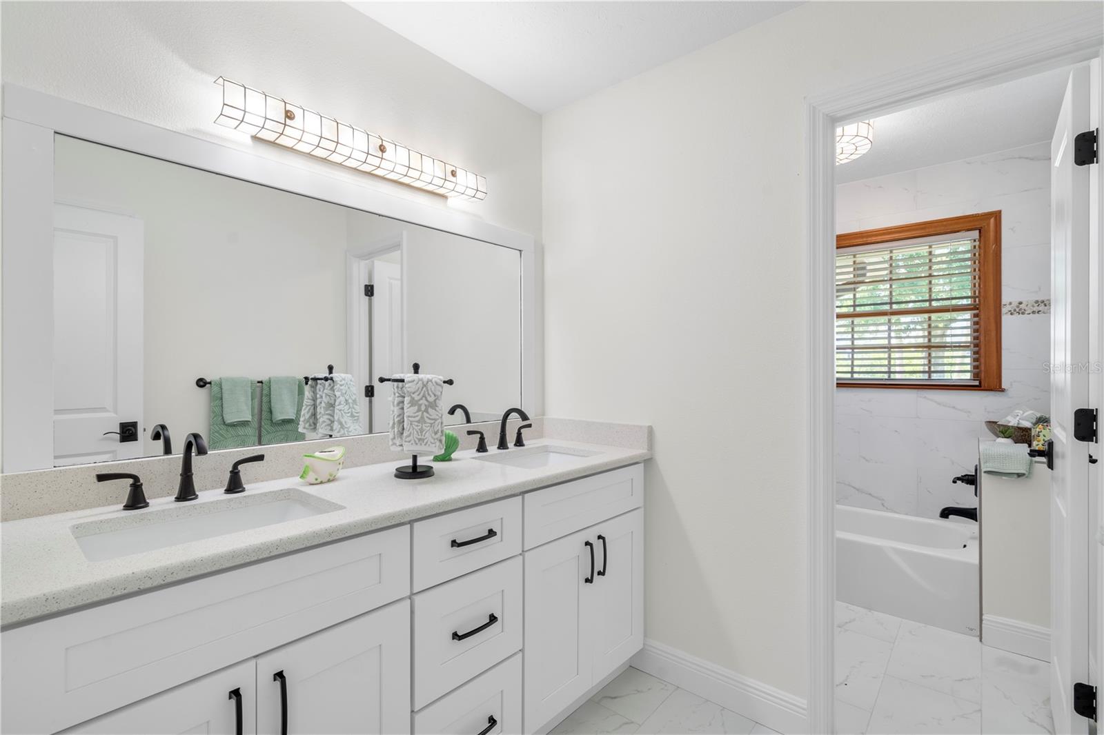 Listing photo id 9 for 404 Dickman Drive Sw