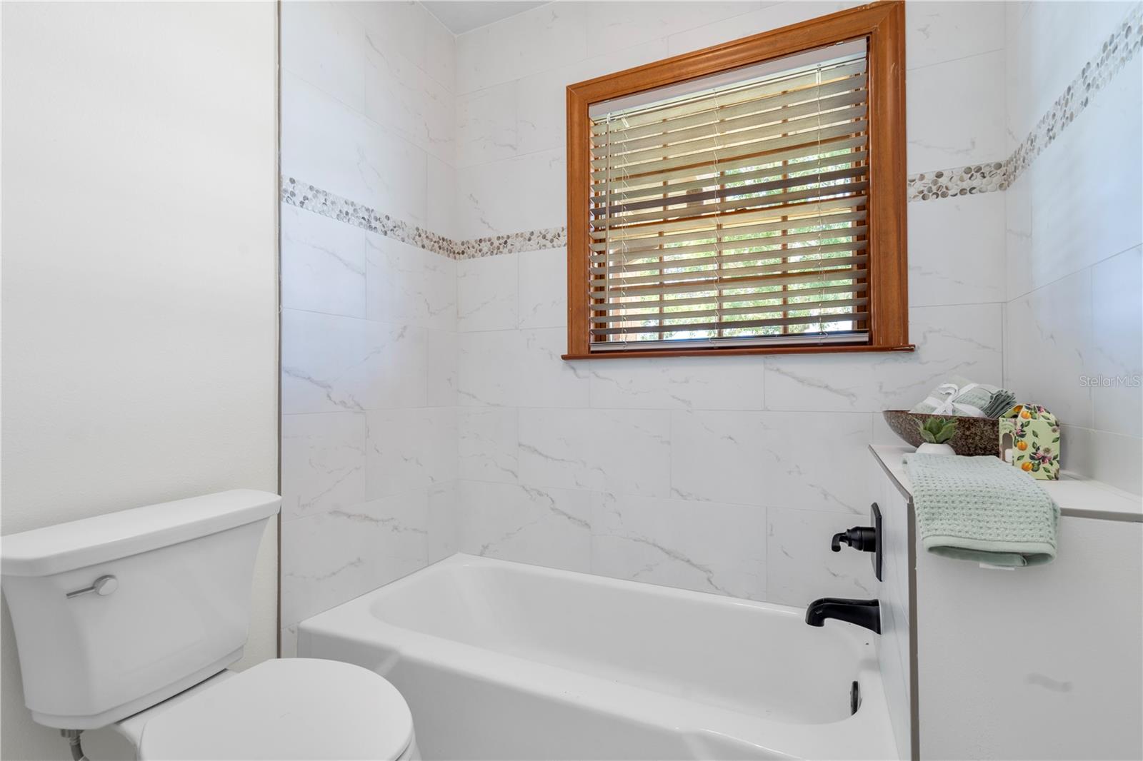 Listing photo id 11 for 404 Dickman Drive Sw