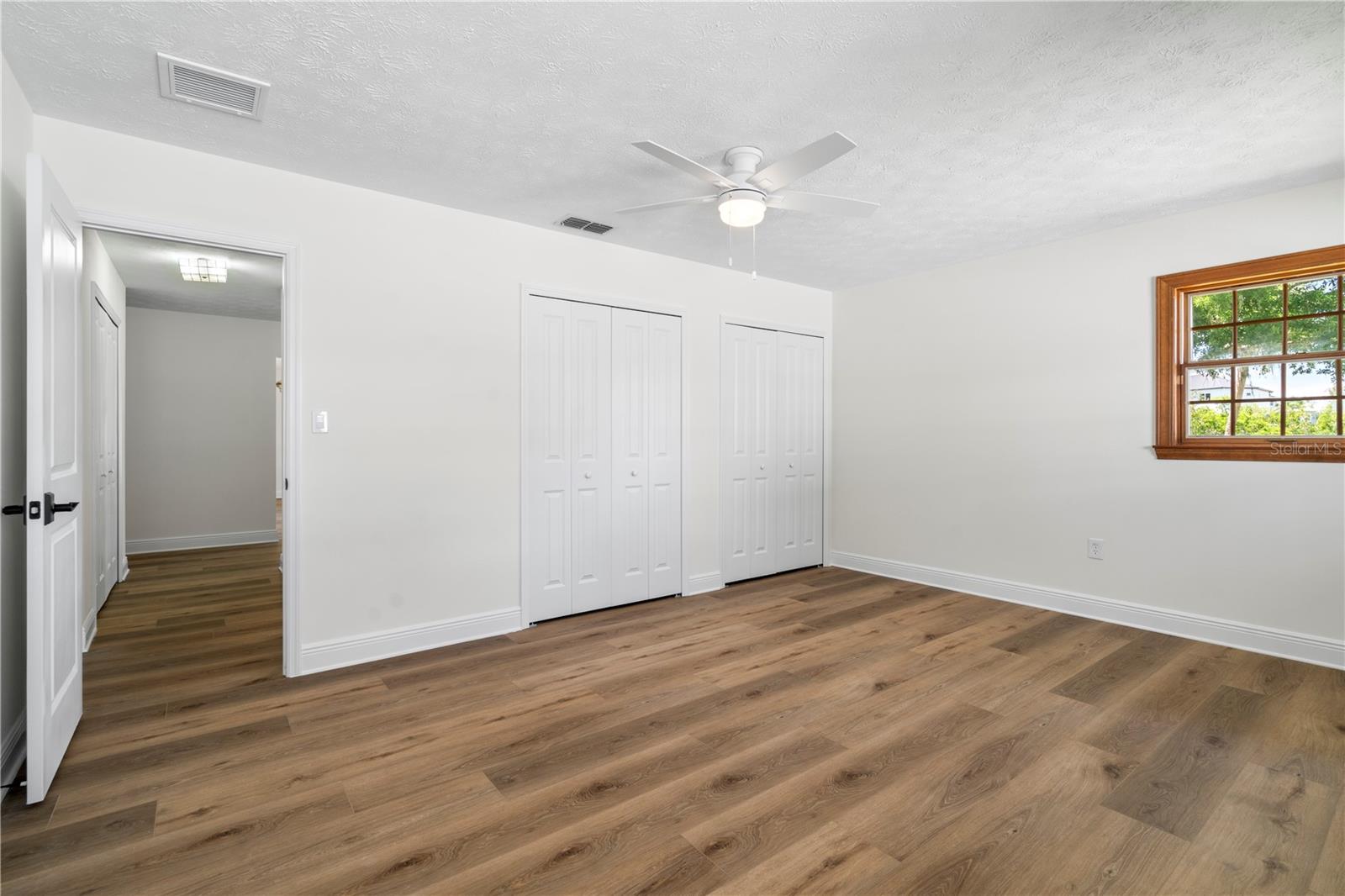 Listing photo id 13 for 404 Dickman Drive Sw