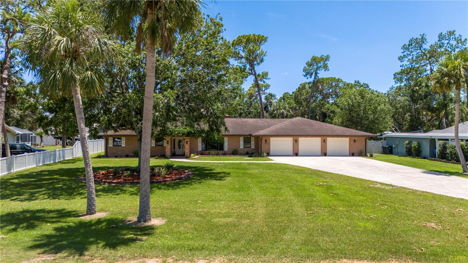 Listing photo id 0 for 404 Dickman Drive Sw
