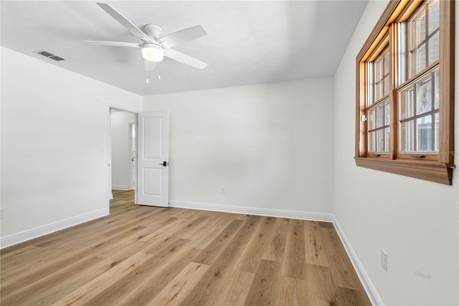 Listing photo id 21 for 404 Dickman Drive Sw