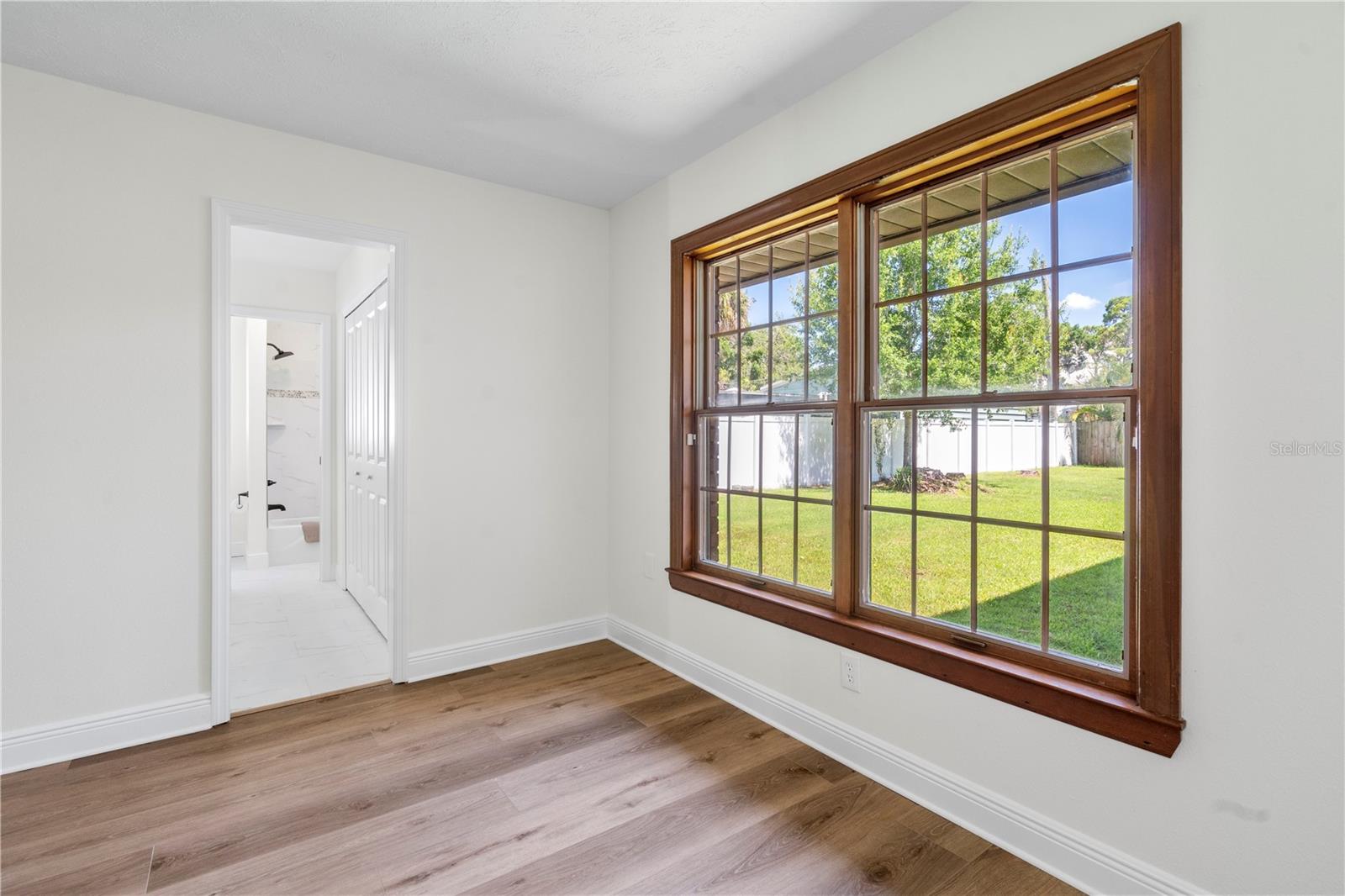 Listing photo id 25 for 404 Dickman Drive Sw