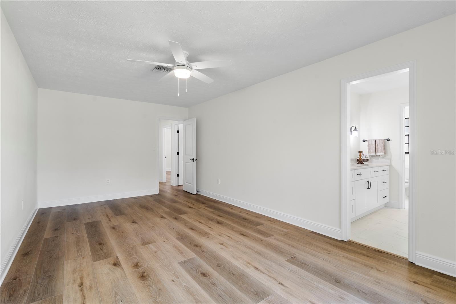 Listing photo id 26 for 404 Dickman Drive Sw