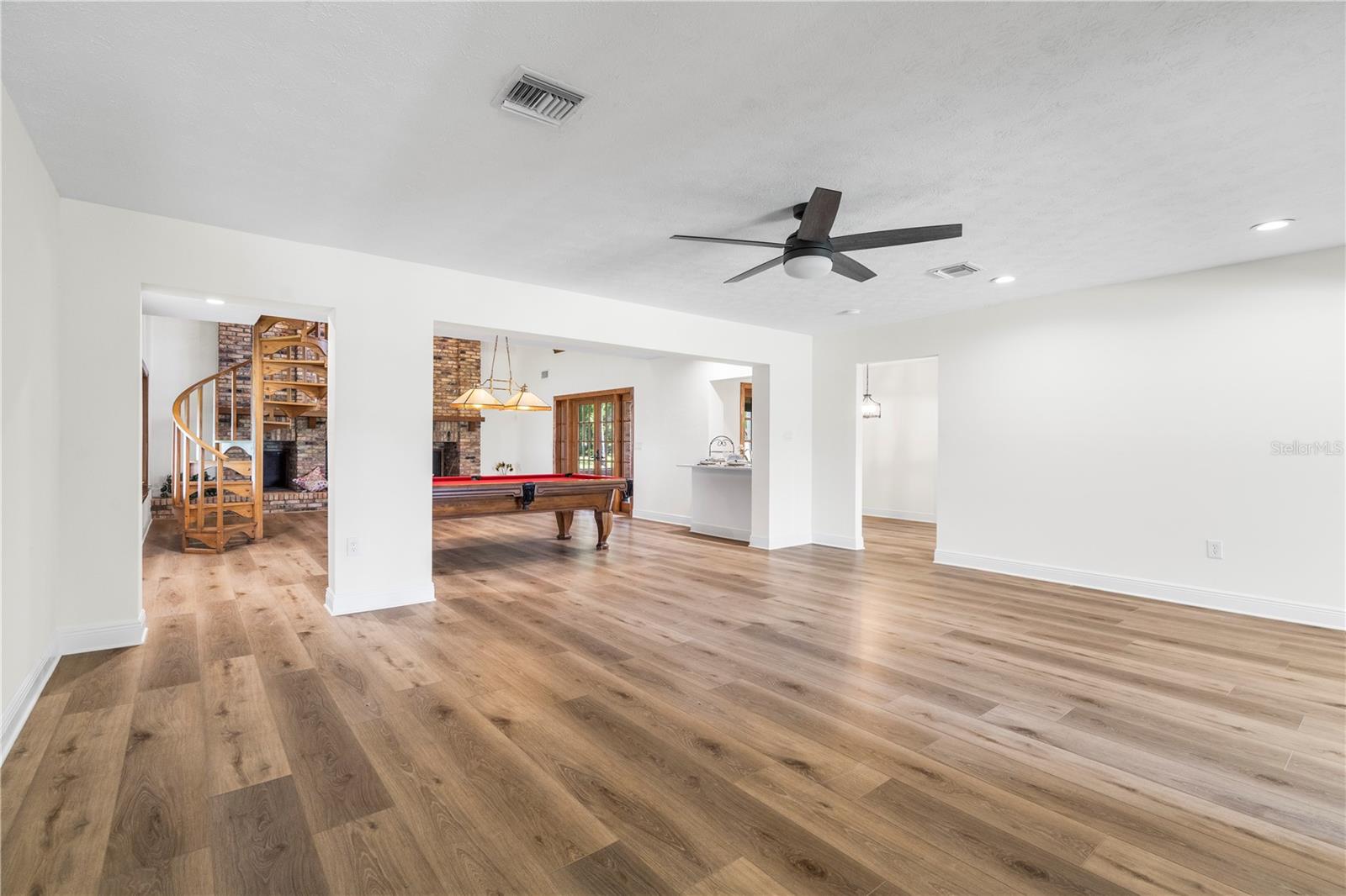 Listing photo id 30 for 404 Dickman Drive Sw
