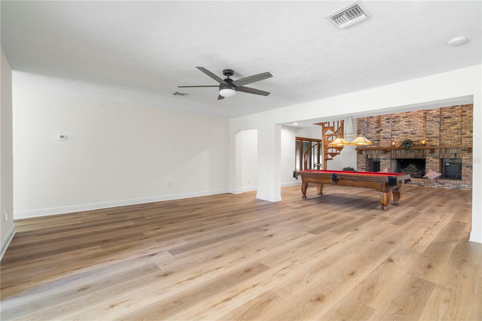 Listing photo id 32 for 404 Dickman Drive Sw