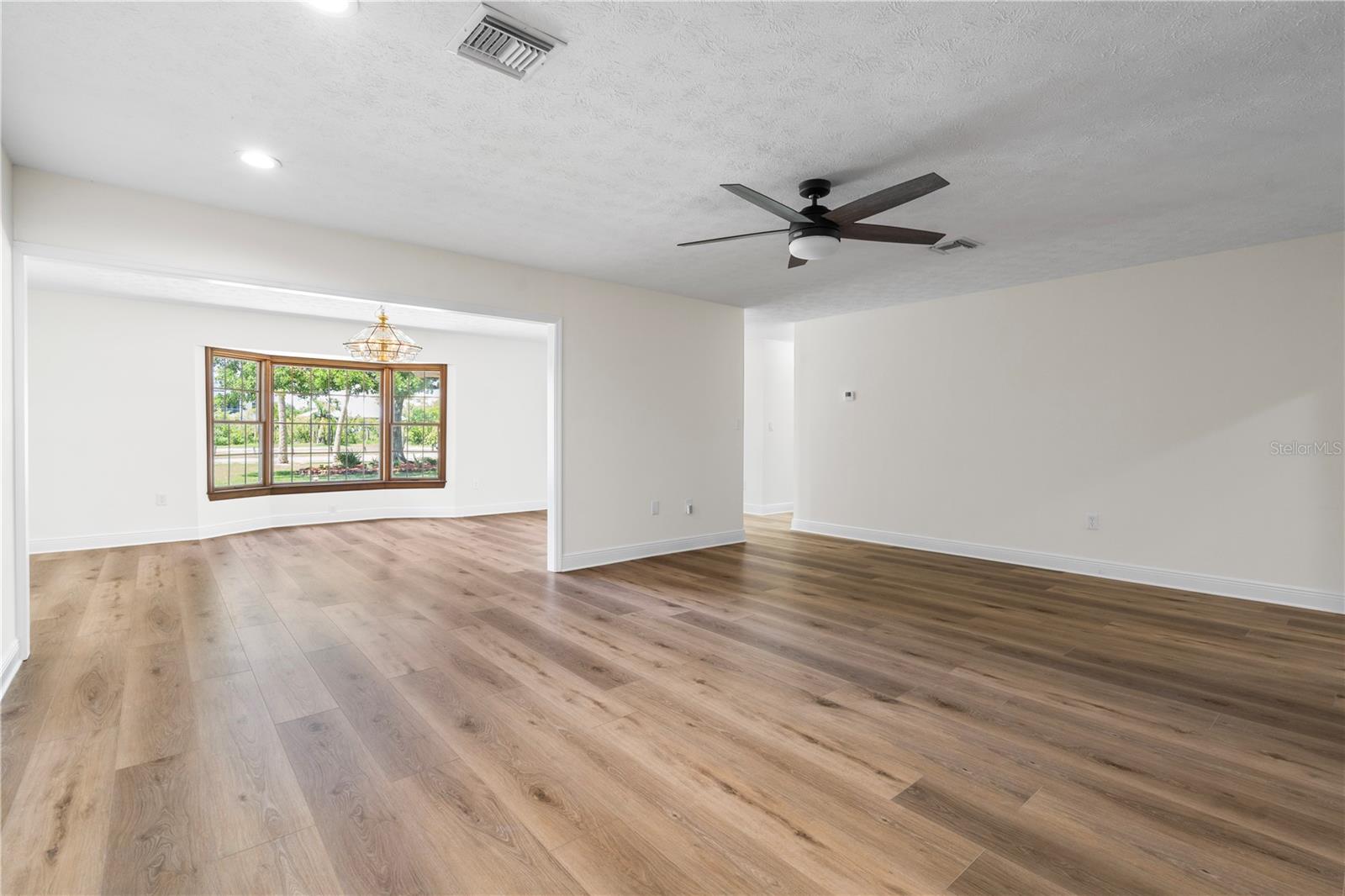 Listing photo id 34 for 404 Dickman Drive Sw