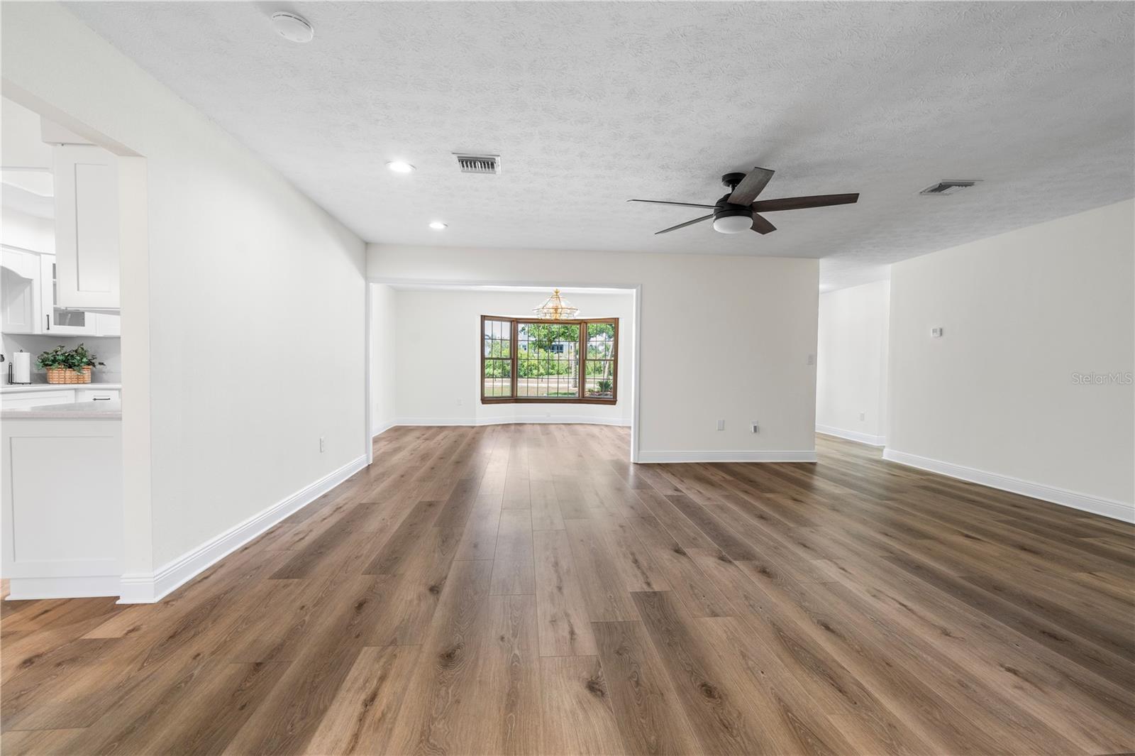 Listing photo id 35 for 404 Dickman Drive Sw