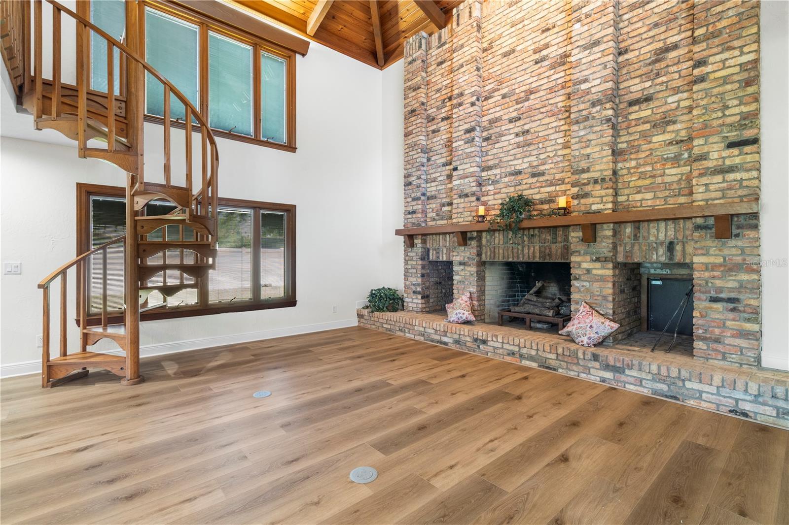 Listing photo id 43 for 404 Dickman Drive Sw