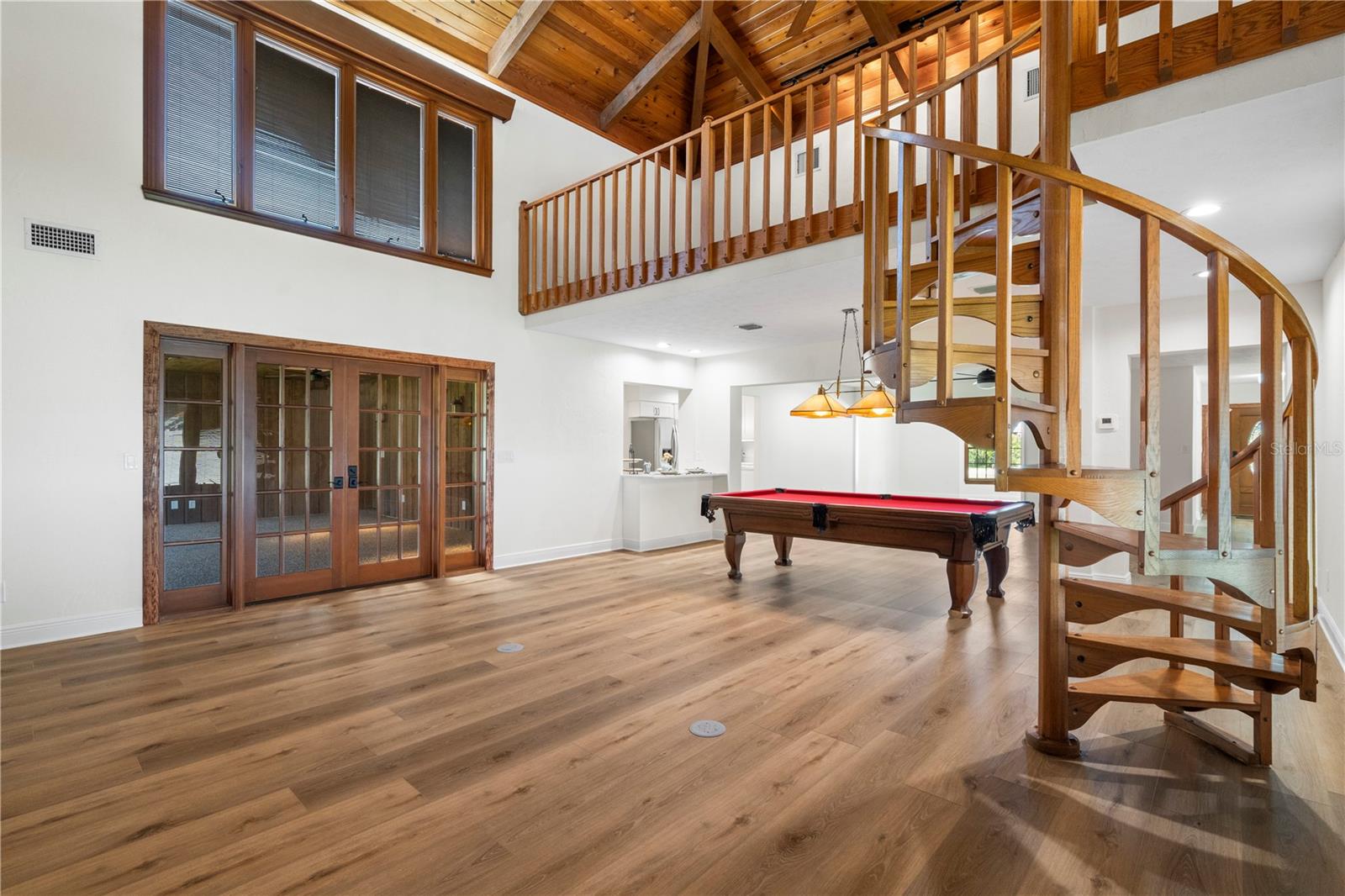 Listing photo id 44 for 404 Dickman Drive Sw